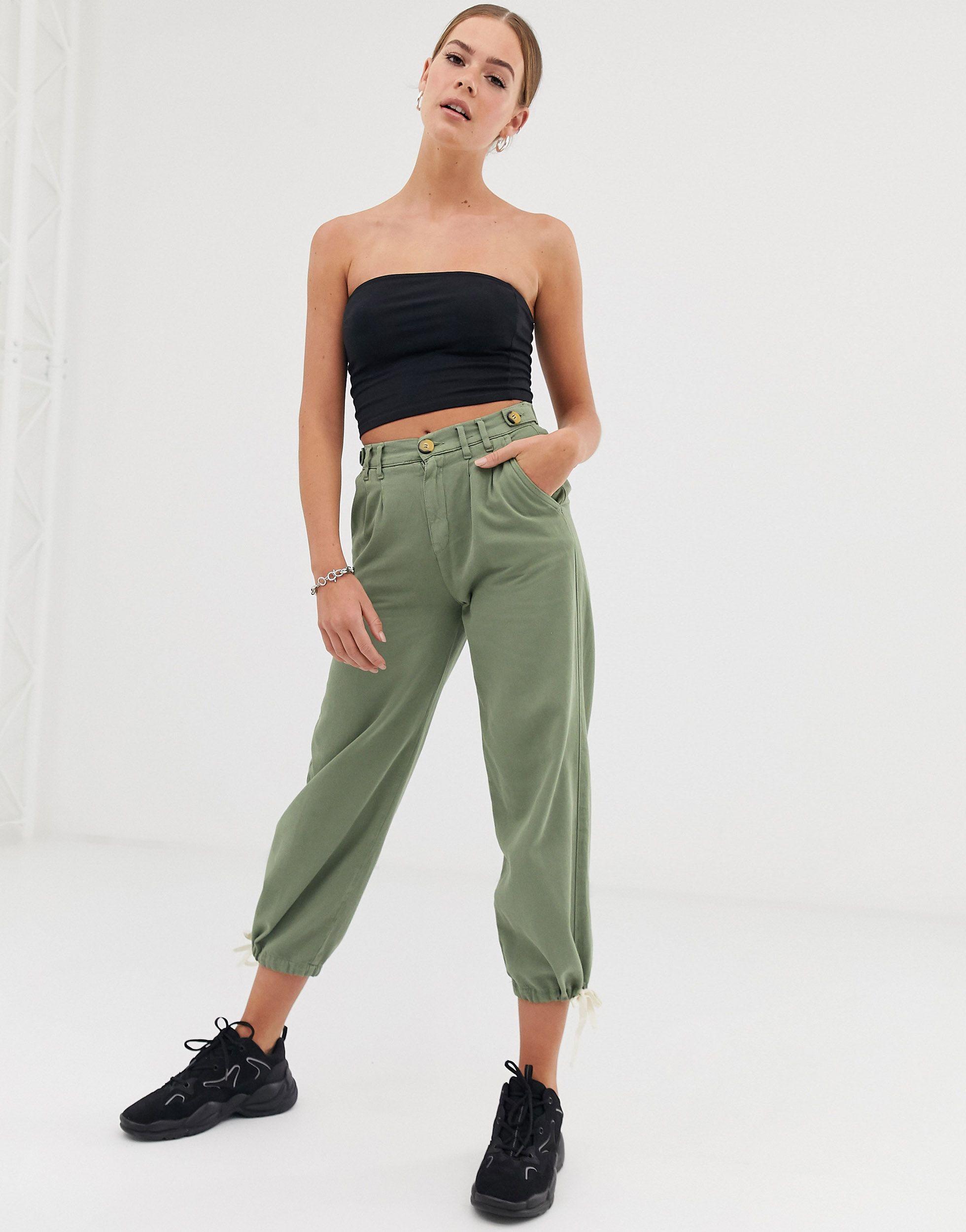 Pantalones caqui con parte superior abotonada Bershka de Denim de color  Verde | Lyst