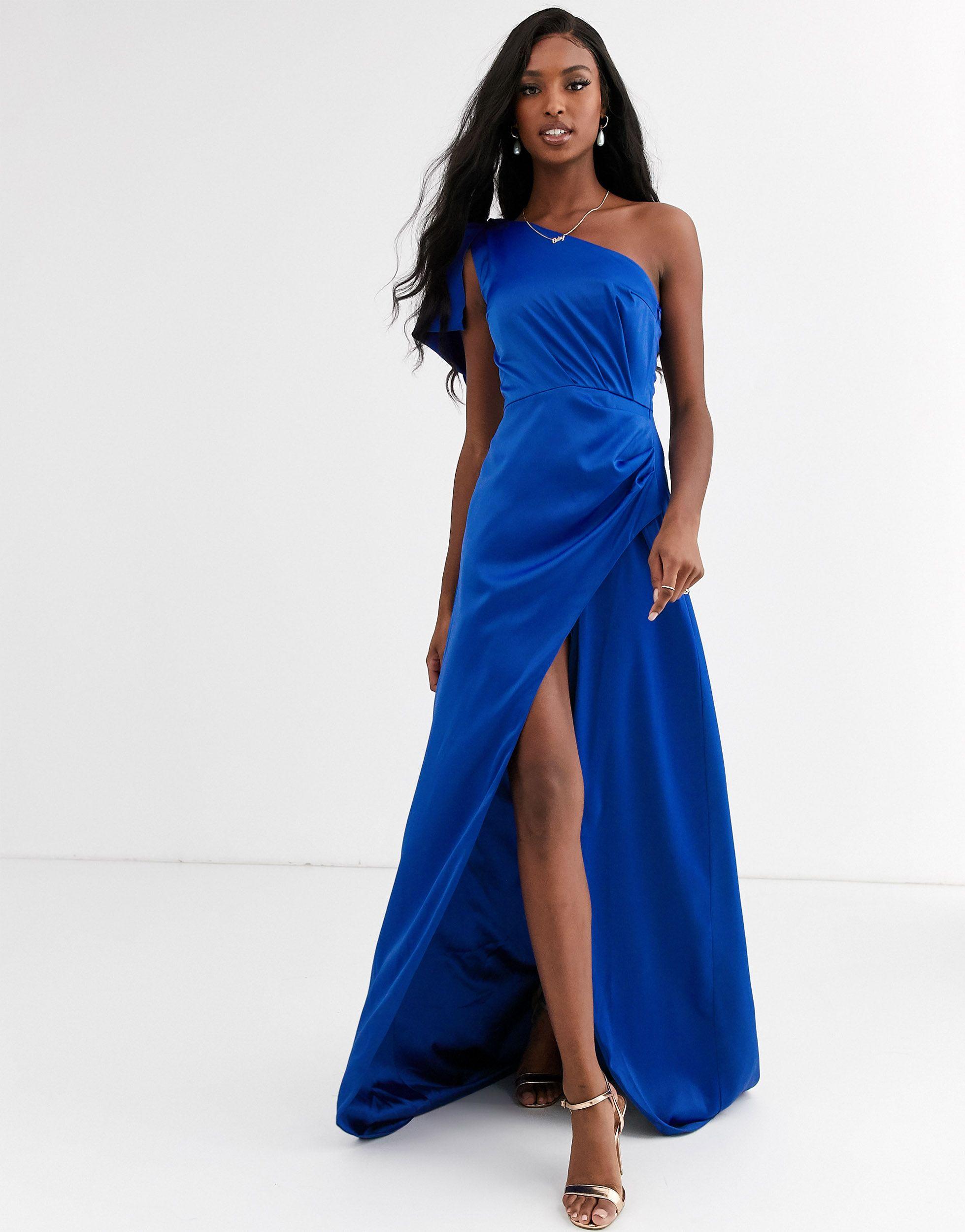 Vestito lungo monospalla voluminosoChi Chi London in Satin di colore Blu |  Lyst
