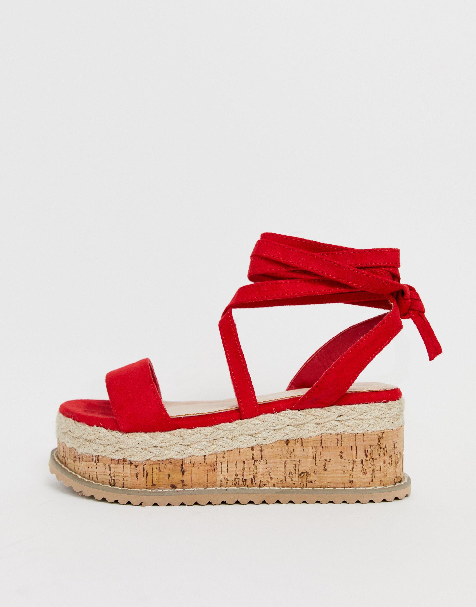 Sandalias rojas con plataforma plana PrettyLittleThing de color Rojo | Lyst