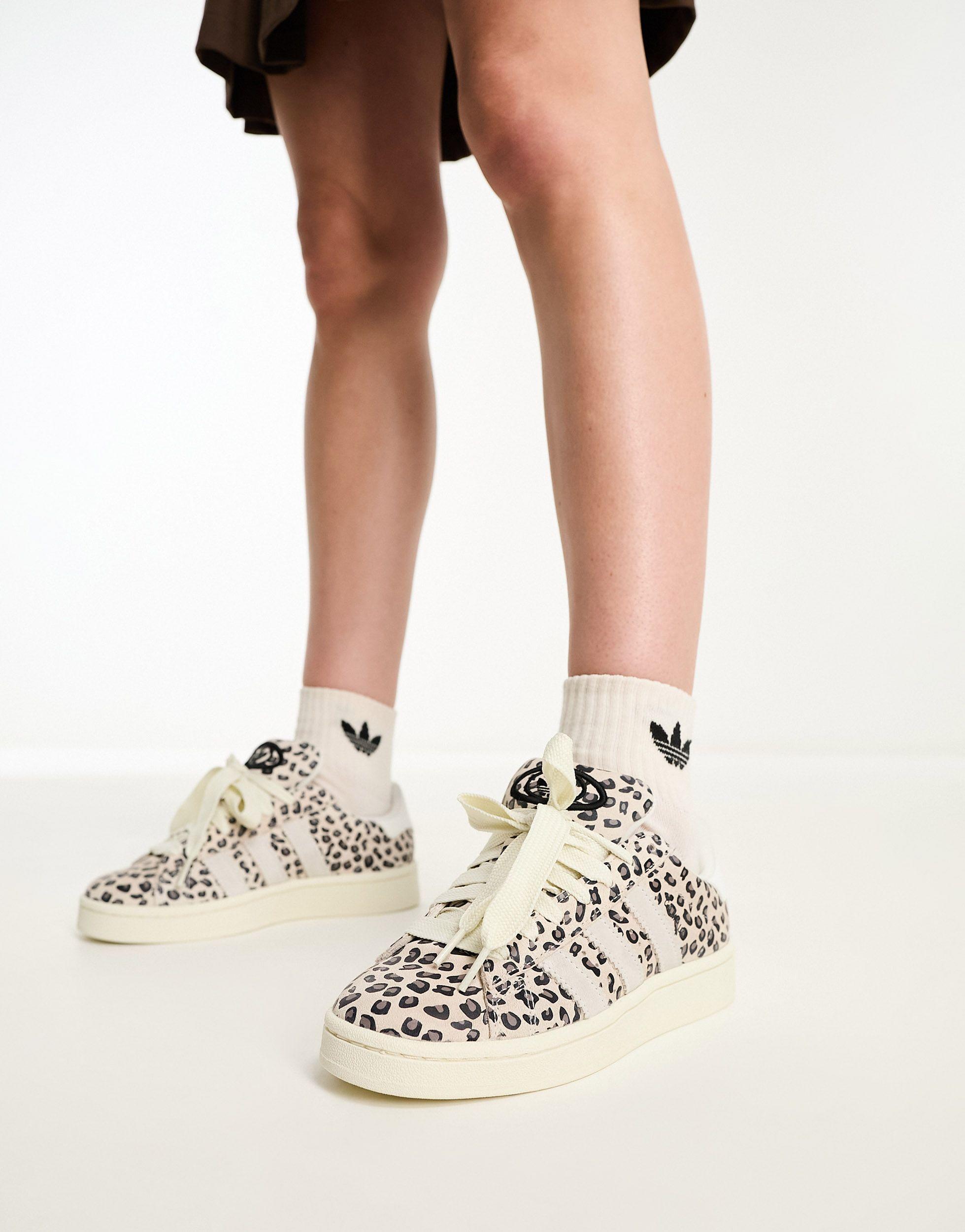 Campus baskets style annees 2000 a imprime leopard adidas Originals en coloris Neutre Lyst