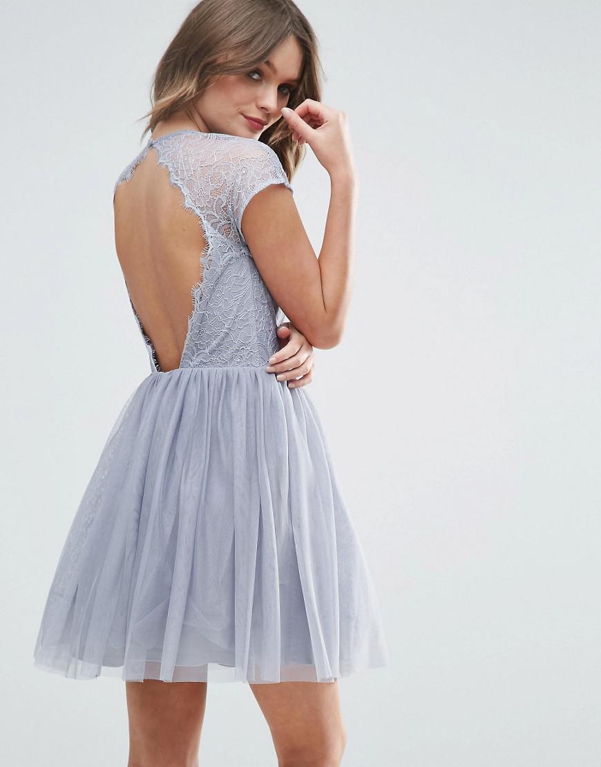 Robe de bal de promo courte en dentelle et en tulle ASOS en coloris Gris |  Lyst