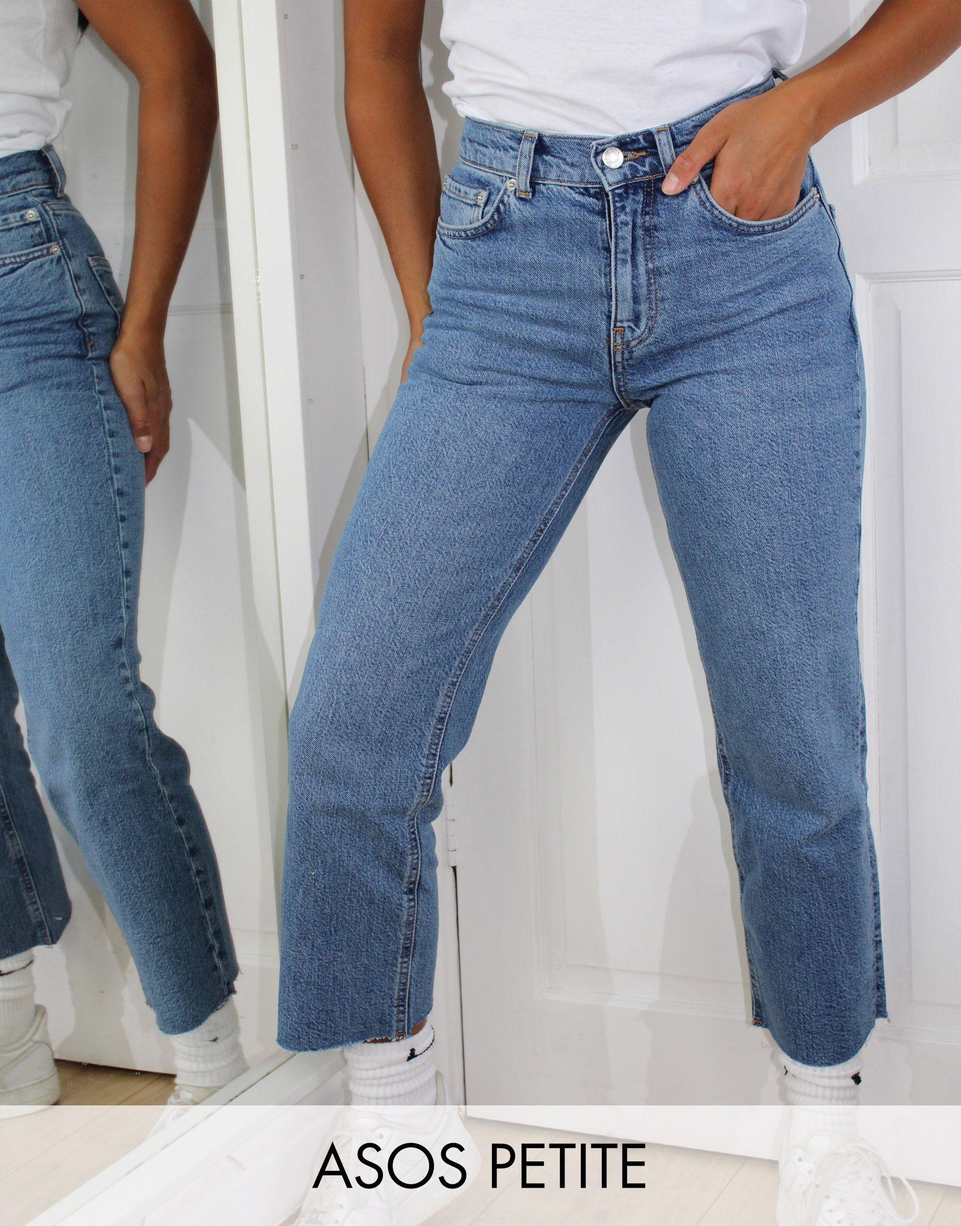 Asos design petite - jeans a zampa corti a vita alta elasticizzati e facili  da indossare lavaggio medio vintageASOS in Denim di colore Blu | Lyst