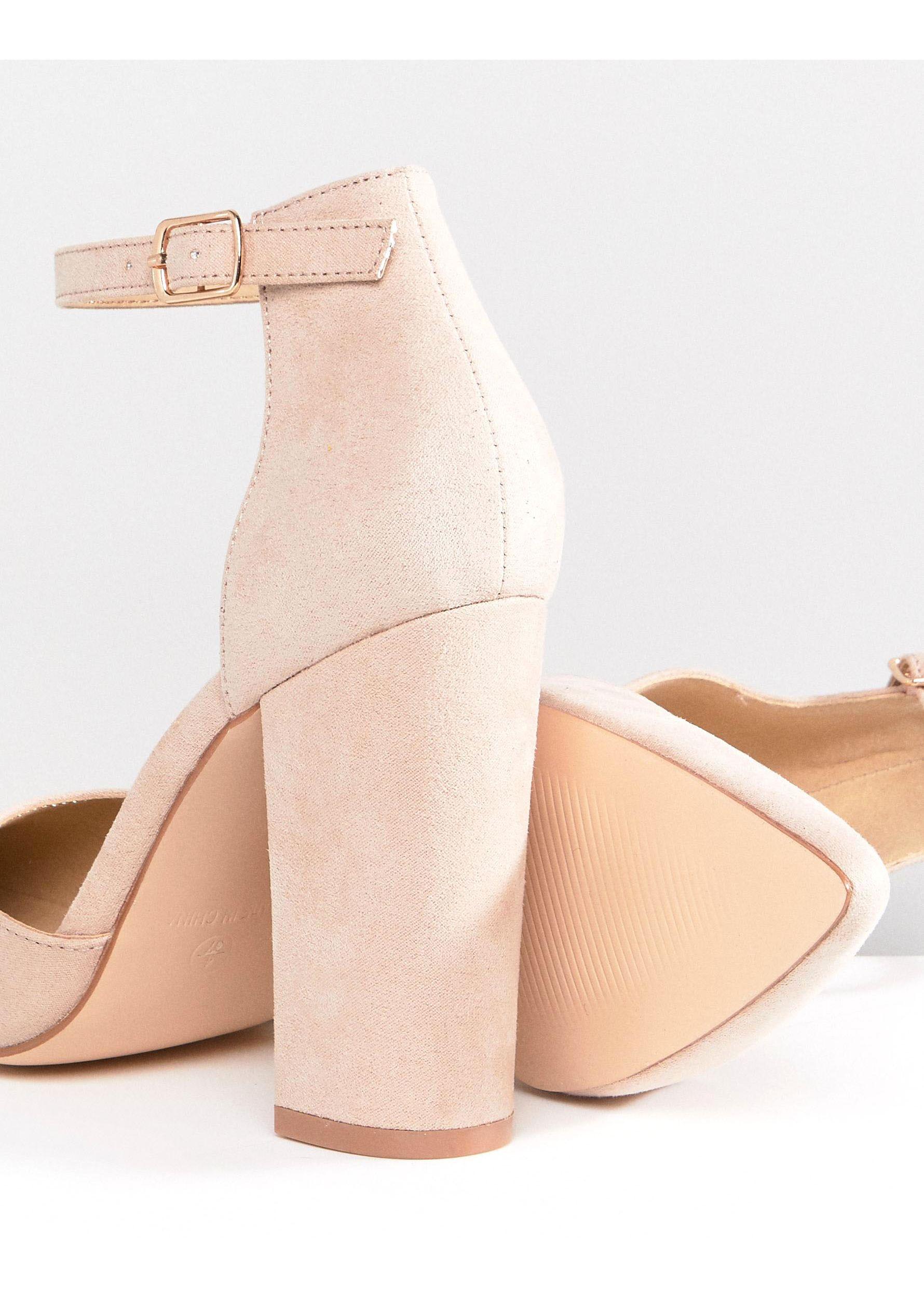 Truffle Collection – Spitze Schuhe mit Blockabsatz in Natur Lyst AT