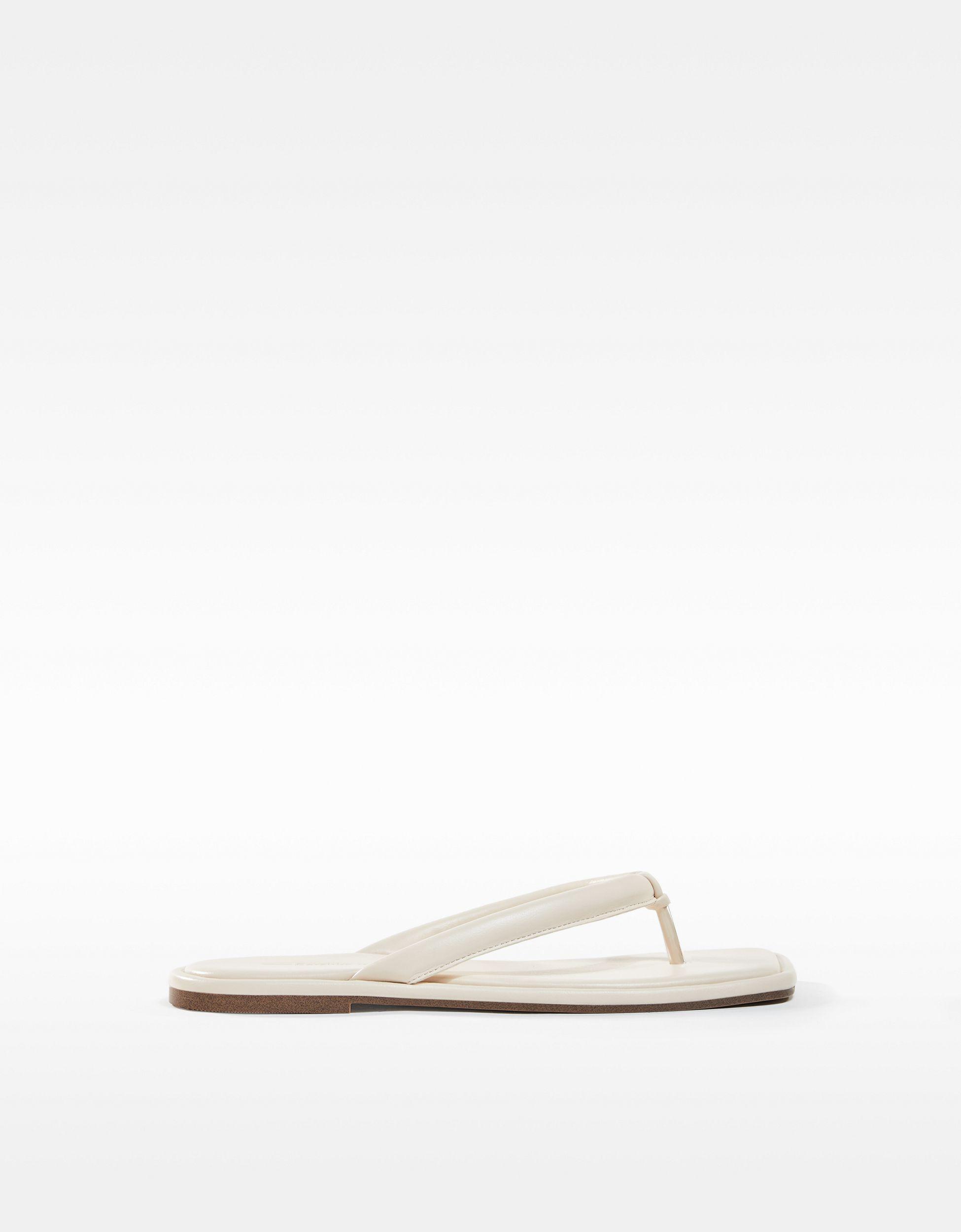 Bershka Padded Thong Flip Flop in White | Lyst UK