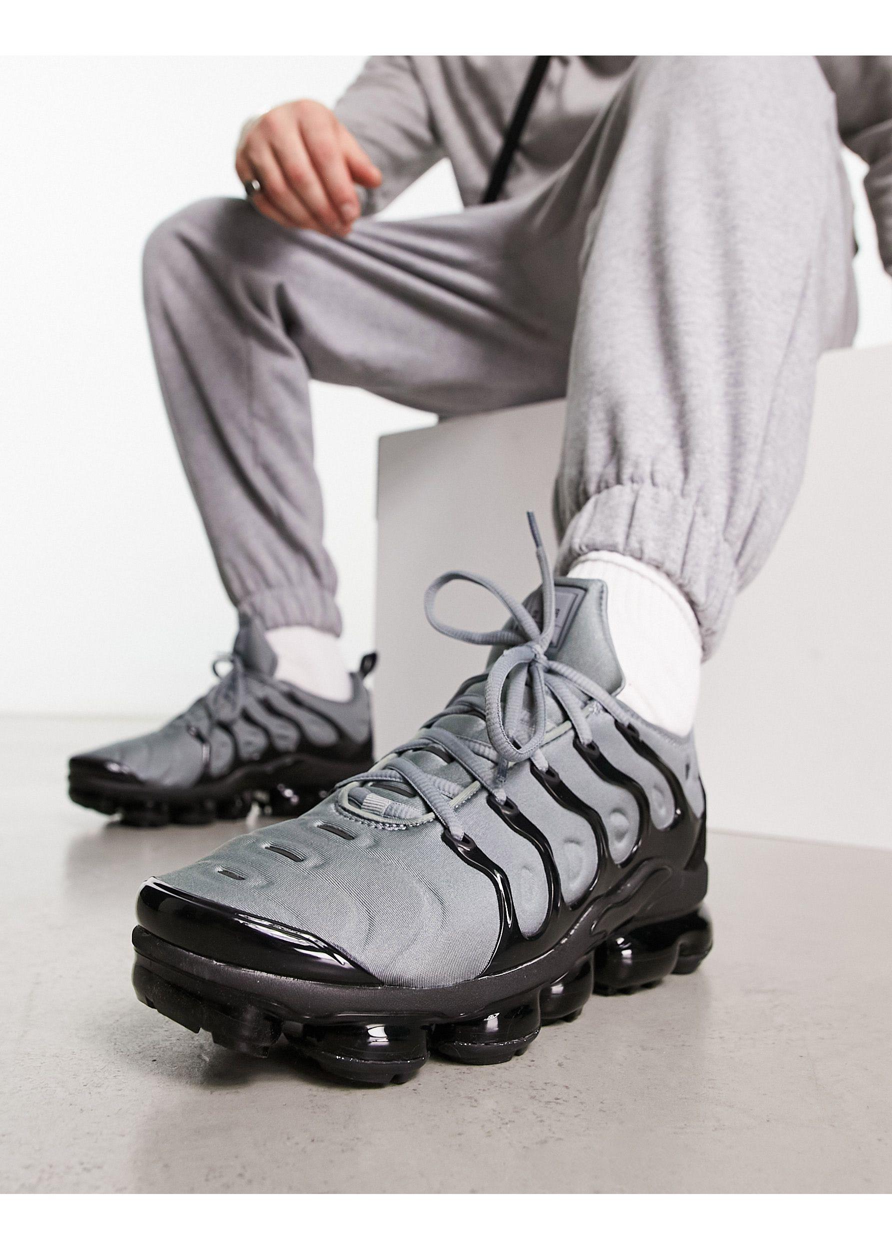 Nike air vapormax plus noir et blanc sales
