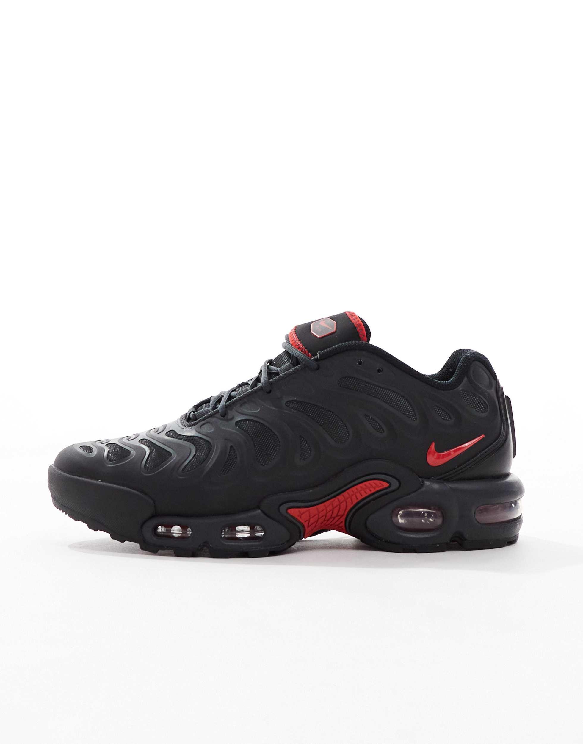 nike air max plus men black and white