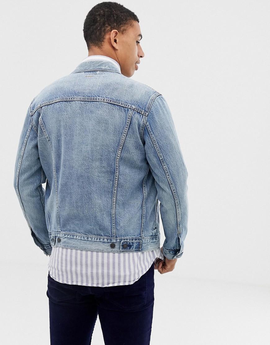 levi's killebrew denim trucker jacket in light wash