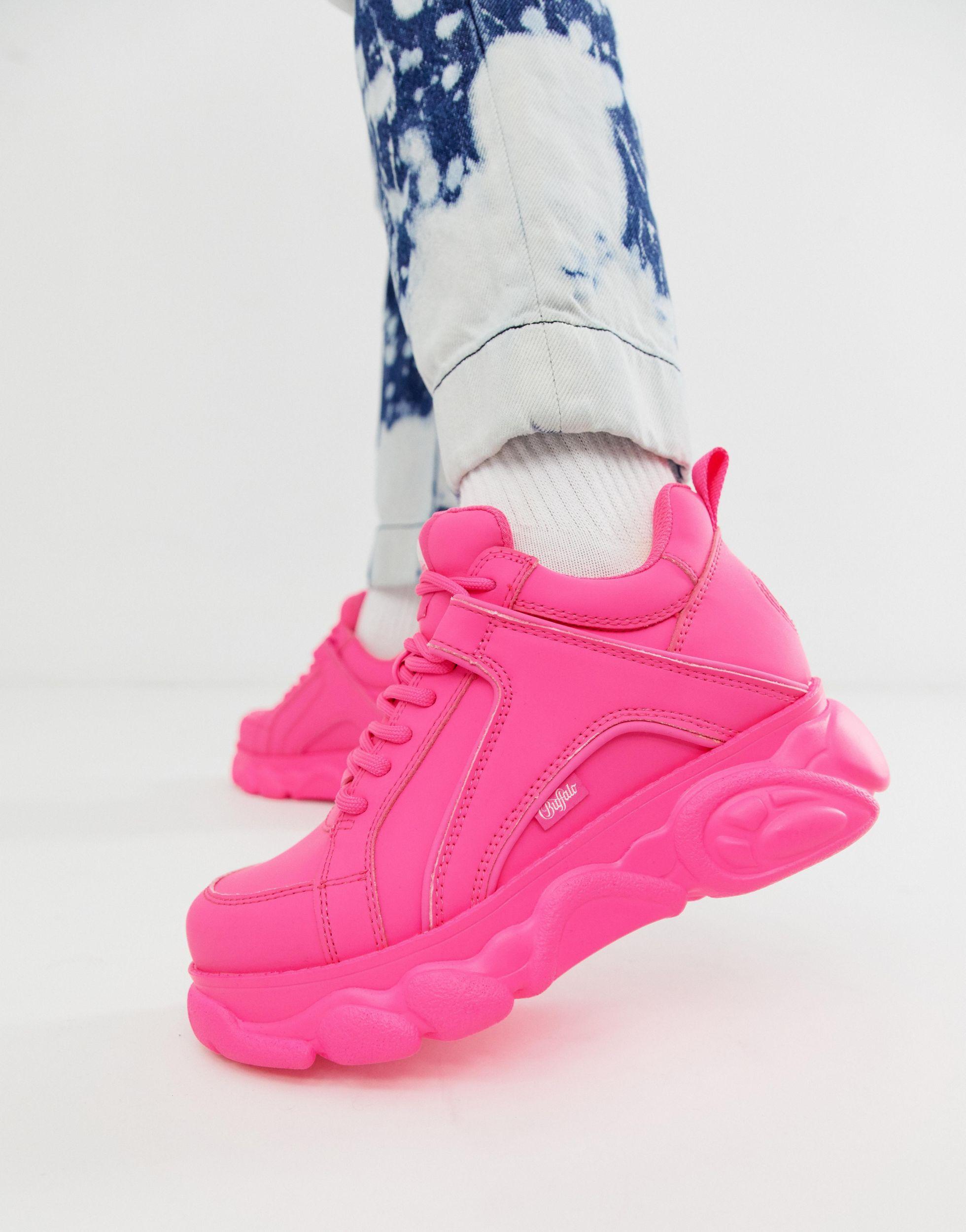Buffalo Corin - Lage Neon Sneakers Met Plateauzool in het Roze - Lyst