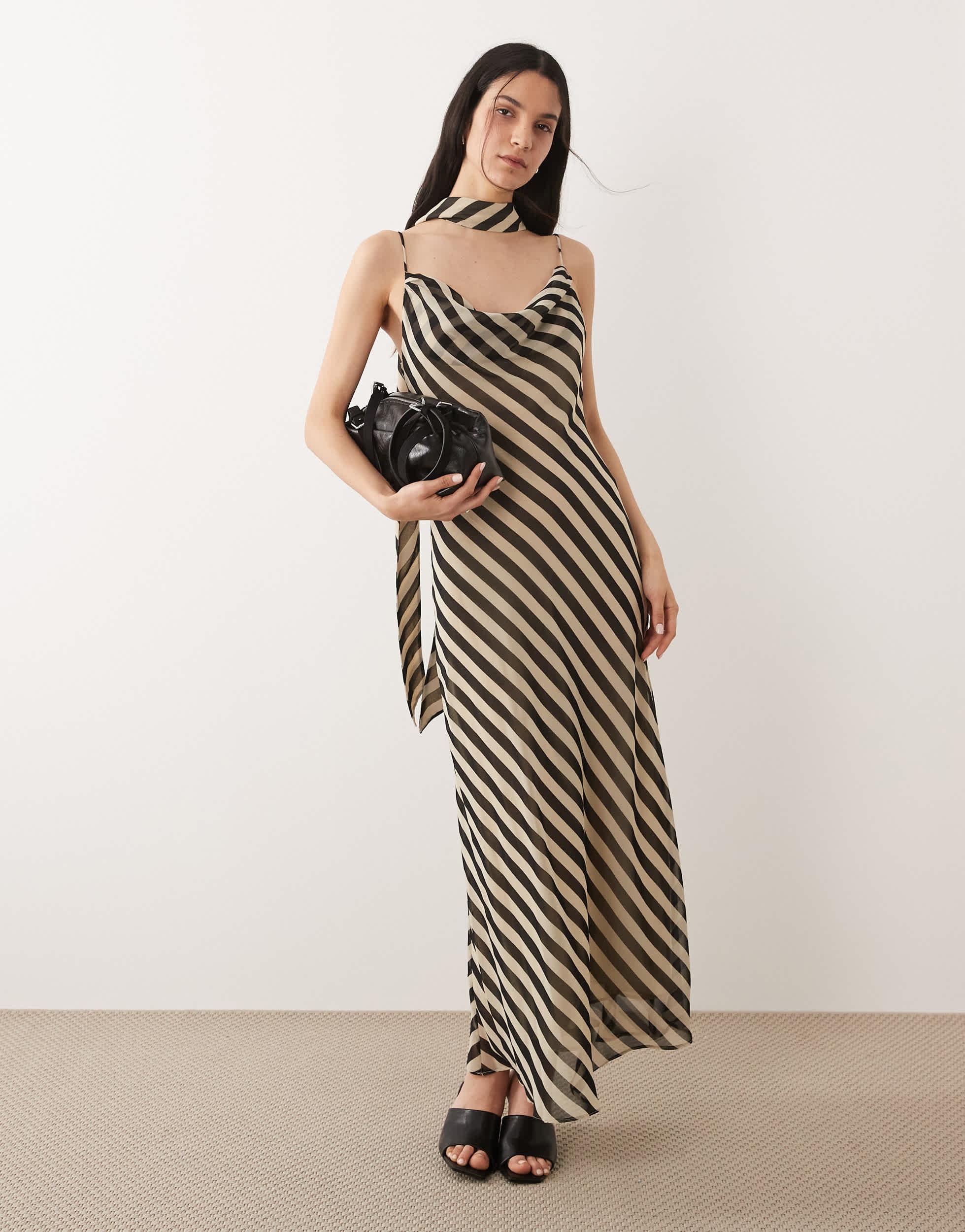 Robe Mango Taille M, Beige Et Noire, Casual évasée, Très Bon état