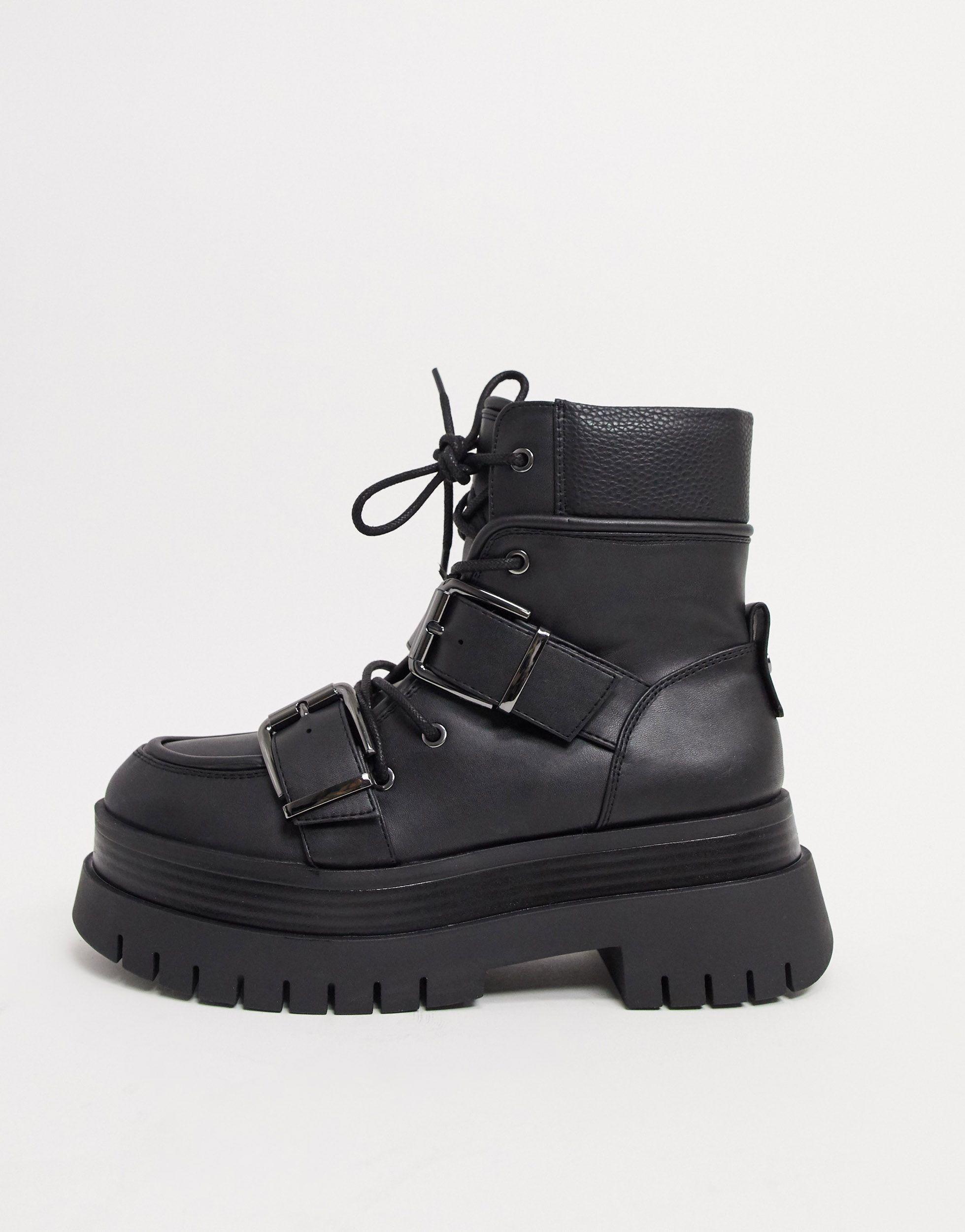 Stivaletti con suola spessa e fibbia neri di Bershka in Nero | Lyst