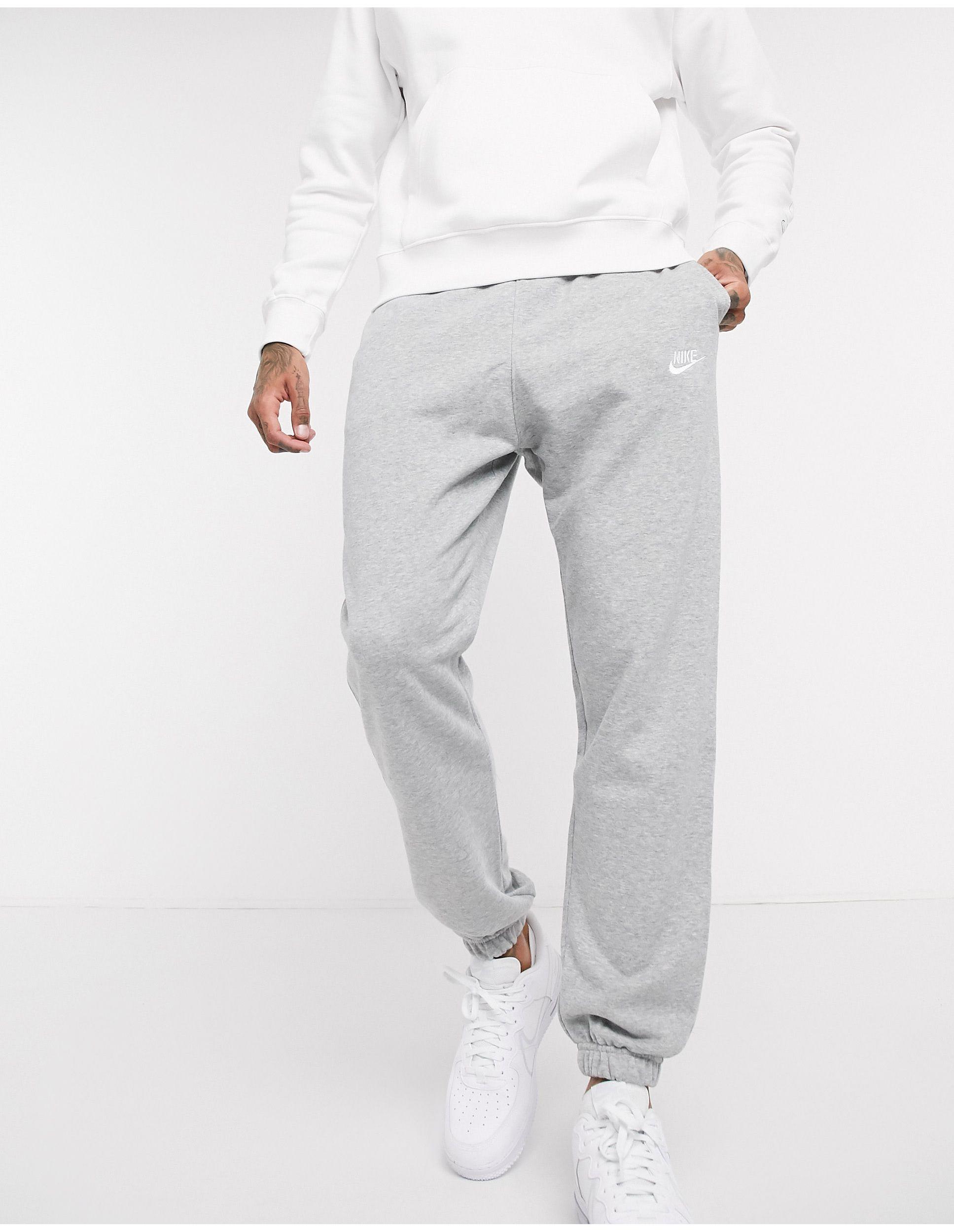 Nike Club Casual Fit Cuffed joggers in Grey for Men | Lyst Australia