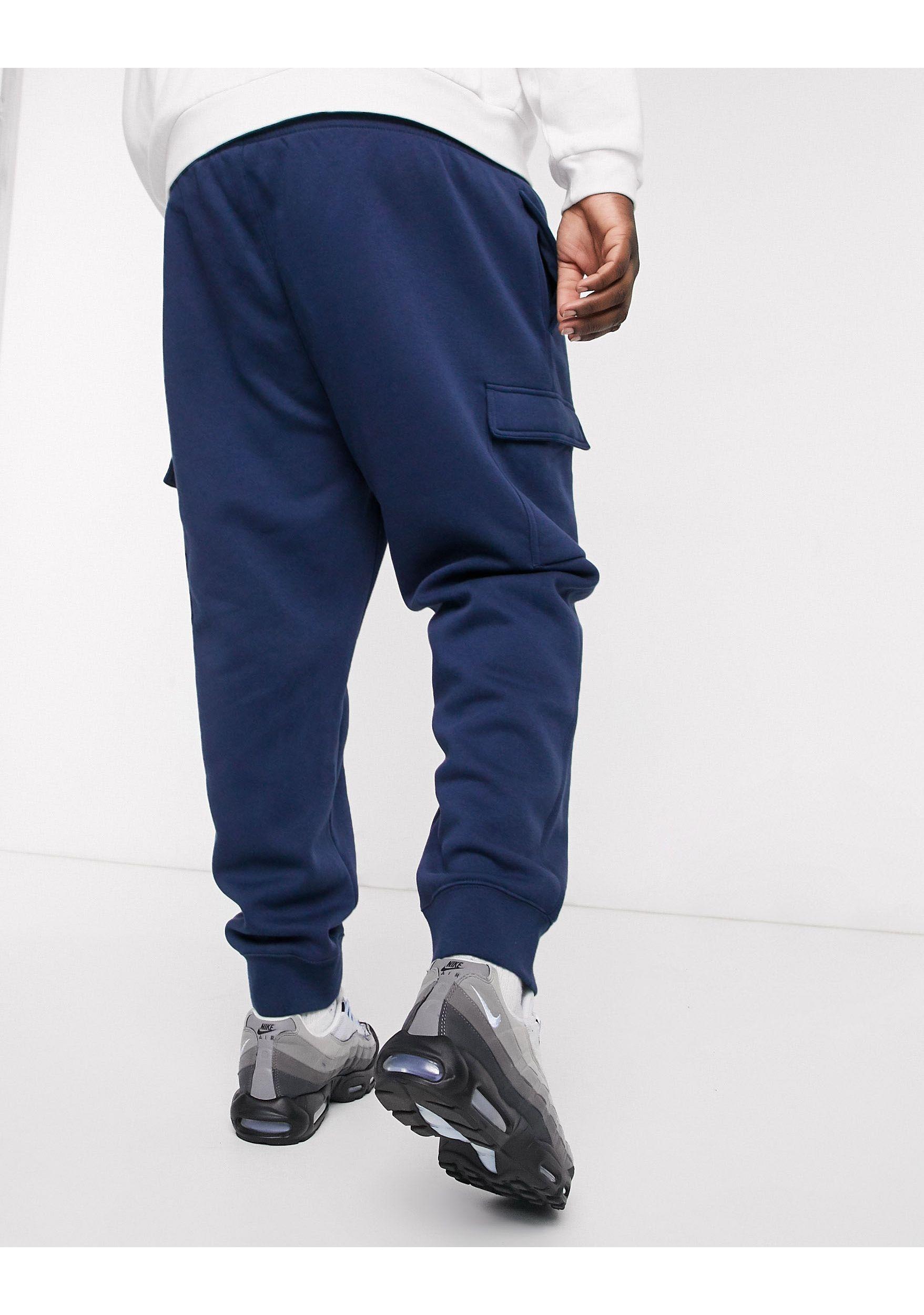 nike club cuffed cargo sweatpants in navy