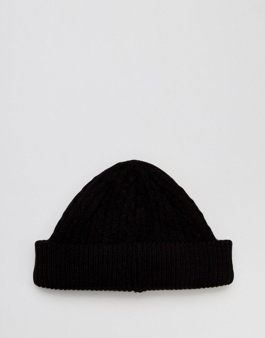 black fisherman beanie