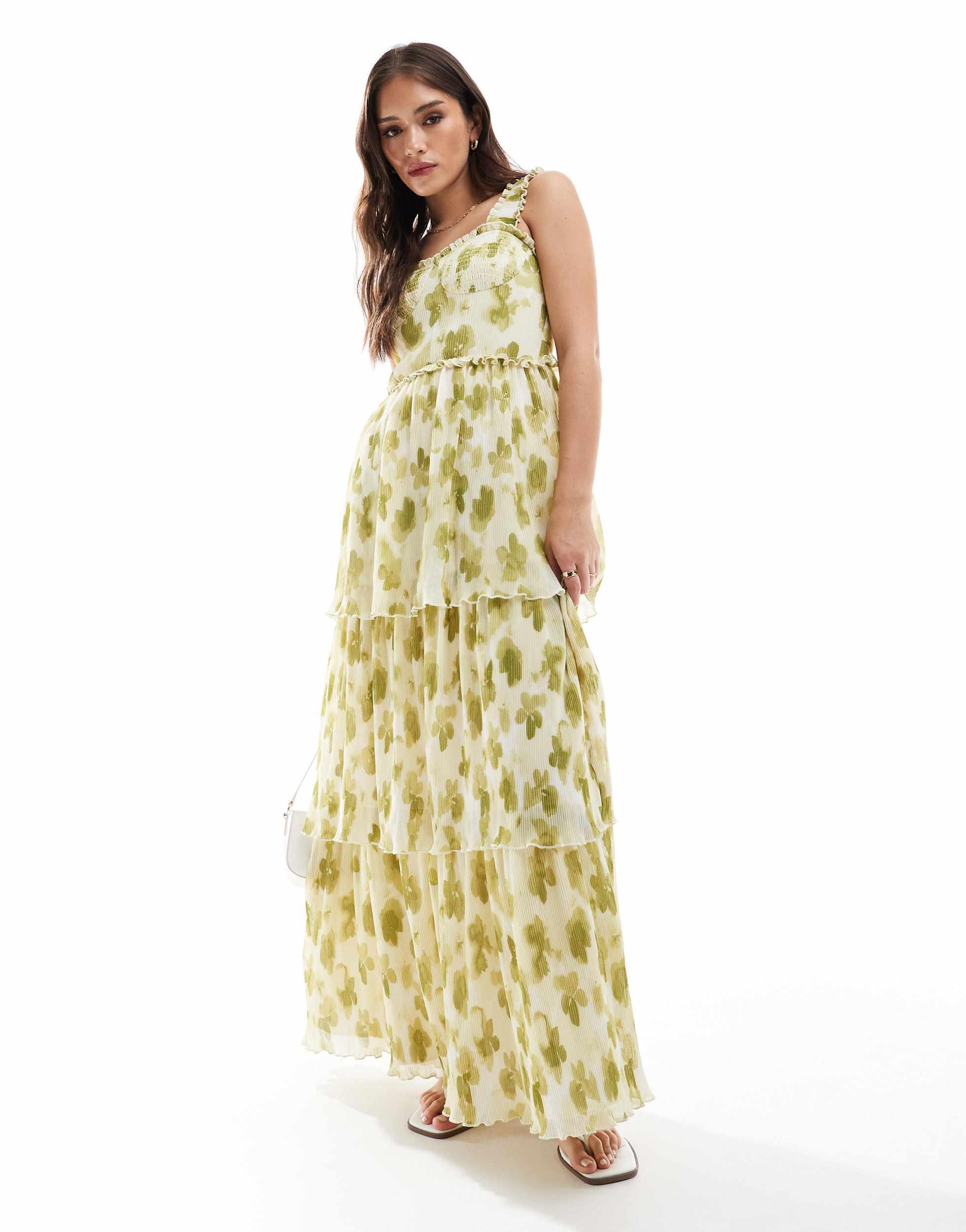 Robe longue imprime fleuri flou a plis serres et volants etages avec buste fronce et bretelles larges vert ASOS en coloris Metallise Lyst