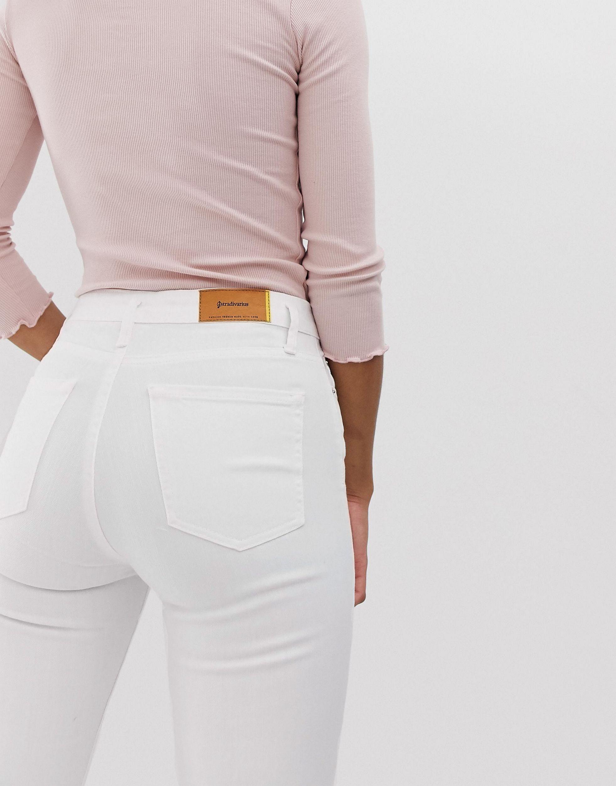 Stradivarius Denim – e Jeans mit geradem Bein und offenem Saum in Weiß |  Lyst AT