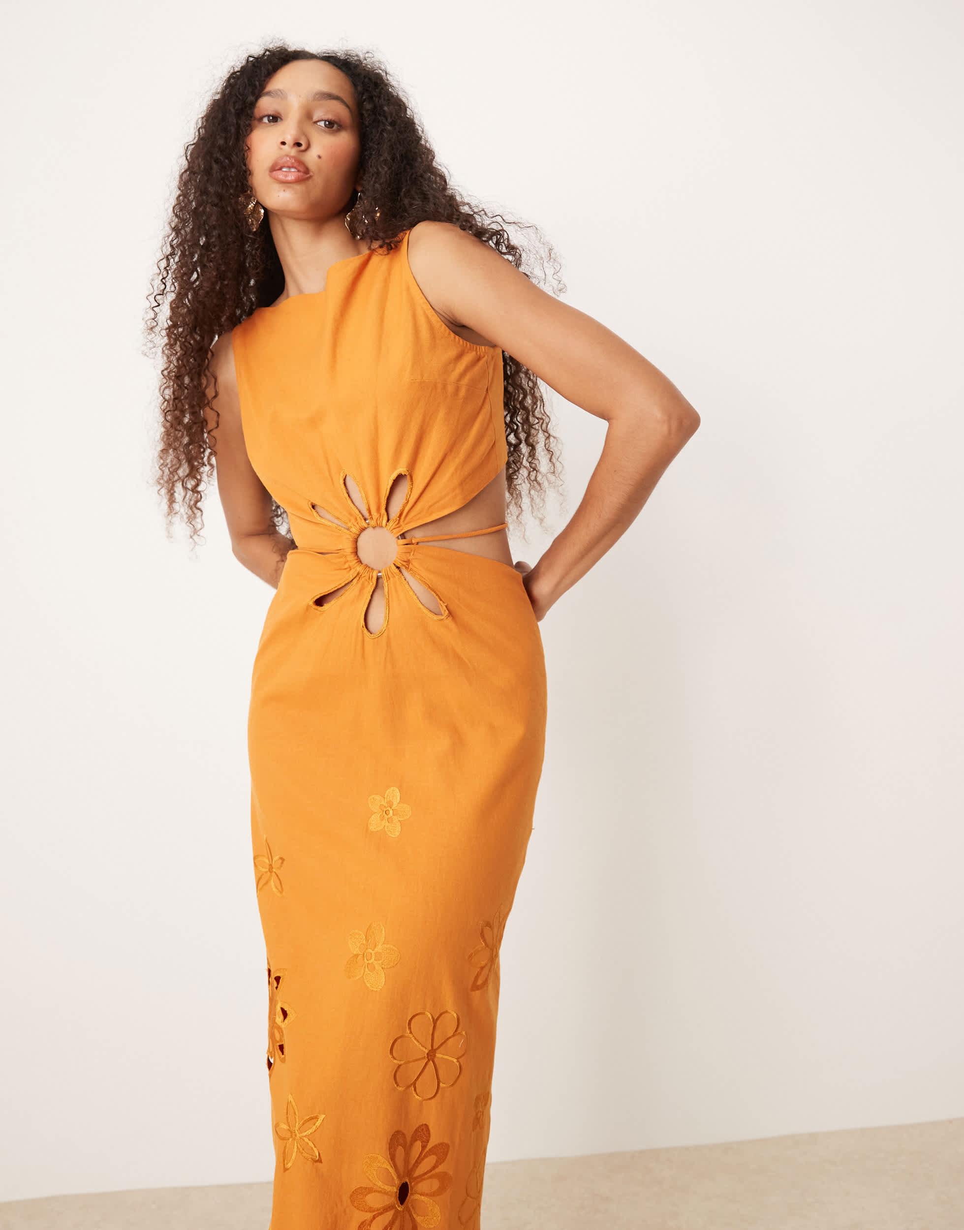 Robe longue avec fleurs brodées ajourées ASOS en coloris Orange Lyst