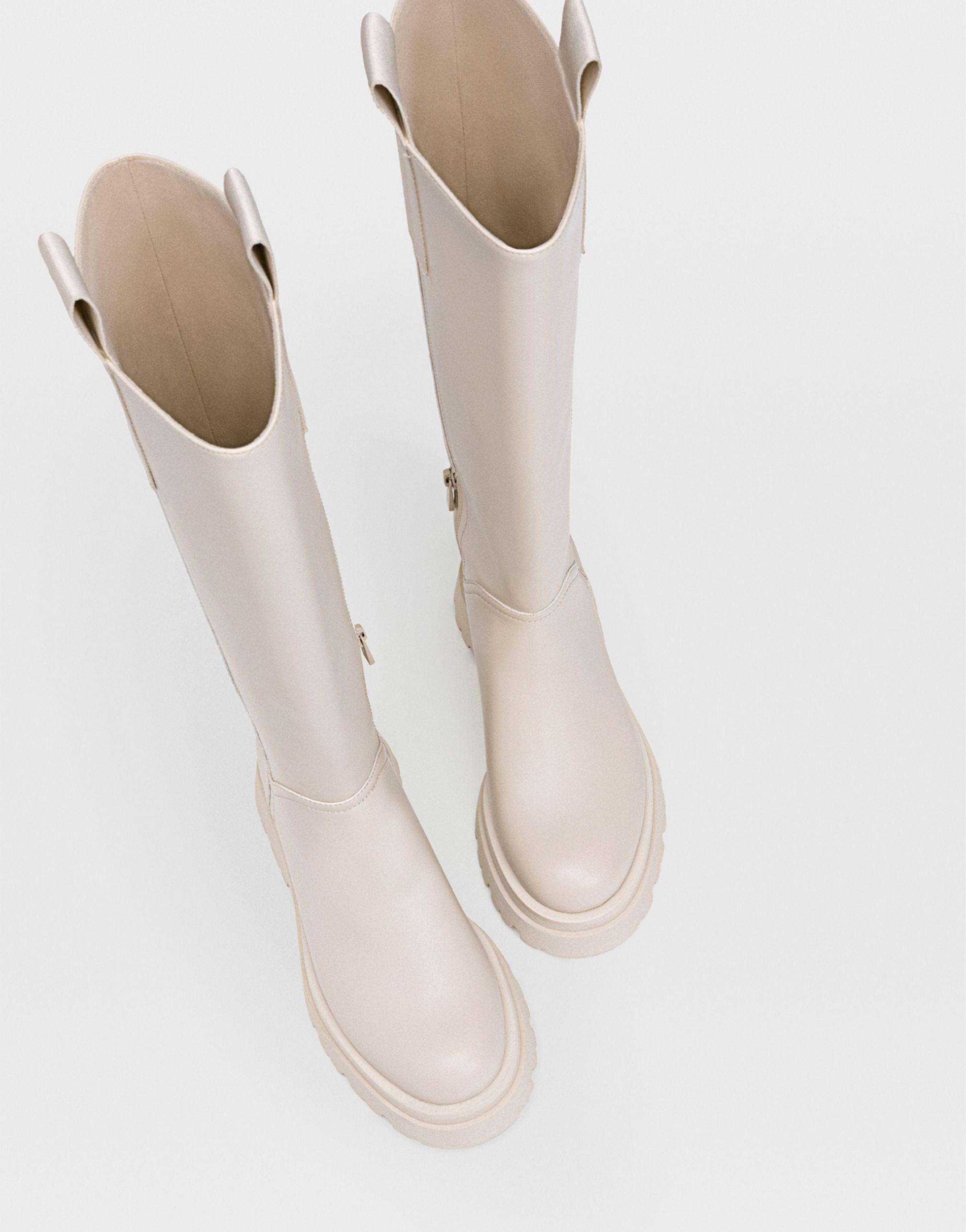 Stradivarius Hoge Laarzen Met Dikke Zool in het Naturel - Lyst