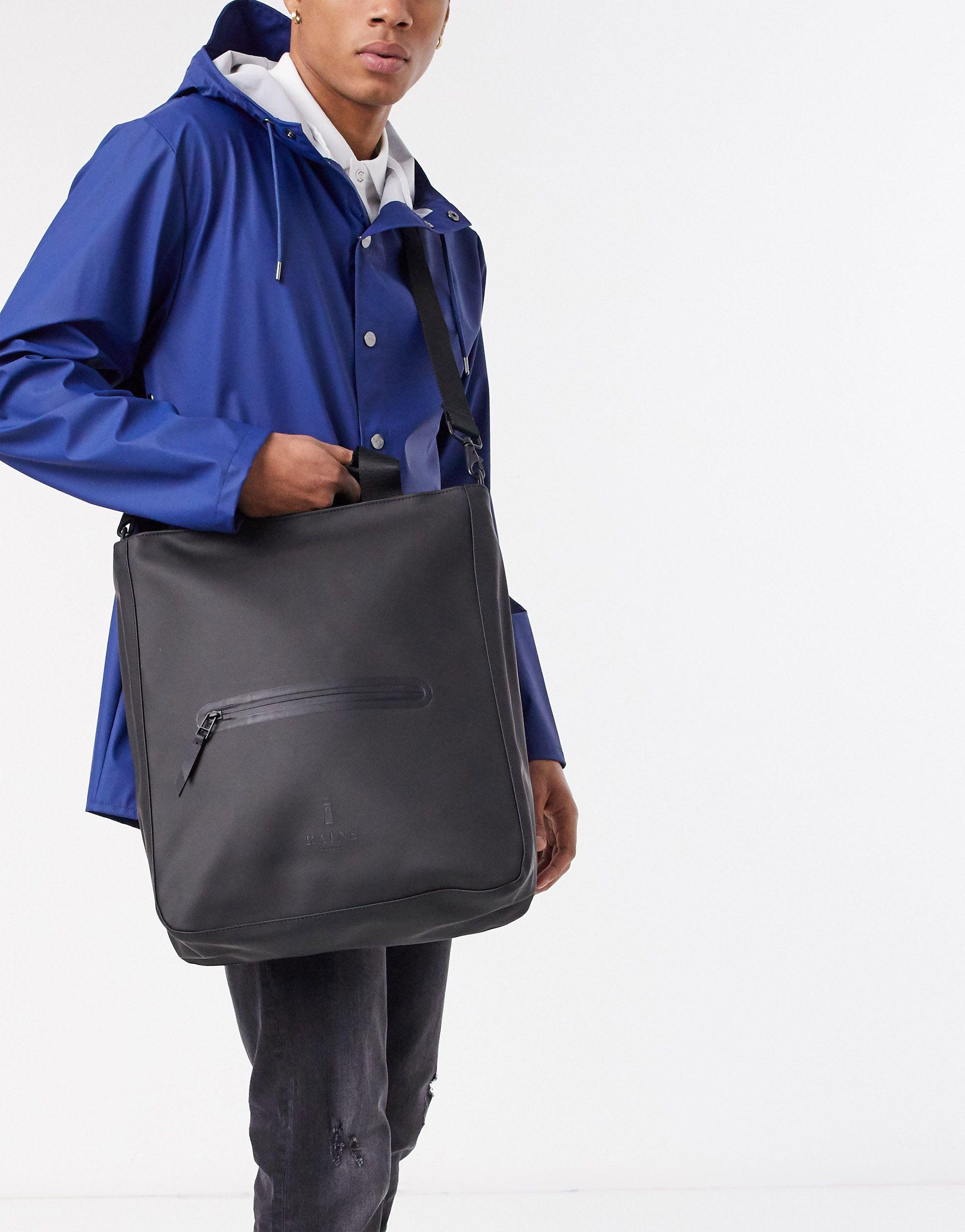 Bolso tote bandolera impermeable en negro 1339 Rains de hombre de color  Negro | Lyst
