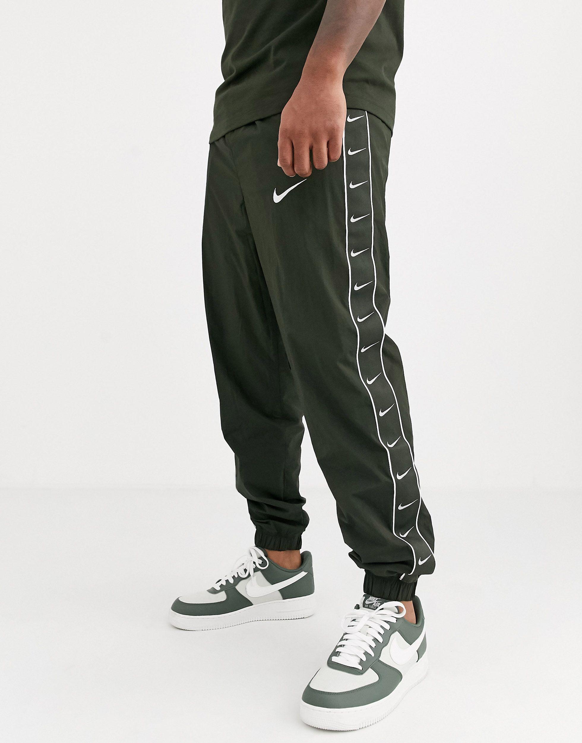 Jogger à logo virgule avec chevilles resserrées et bandes - Kaki  Synthétique Nike pour homme en coloris Vert | Lyst