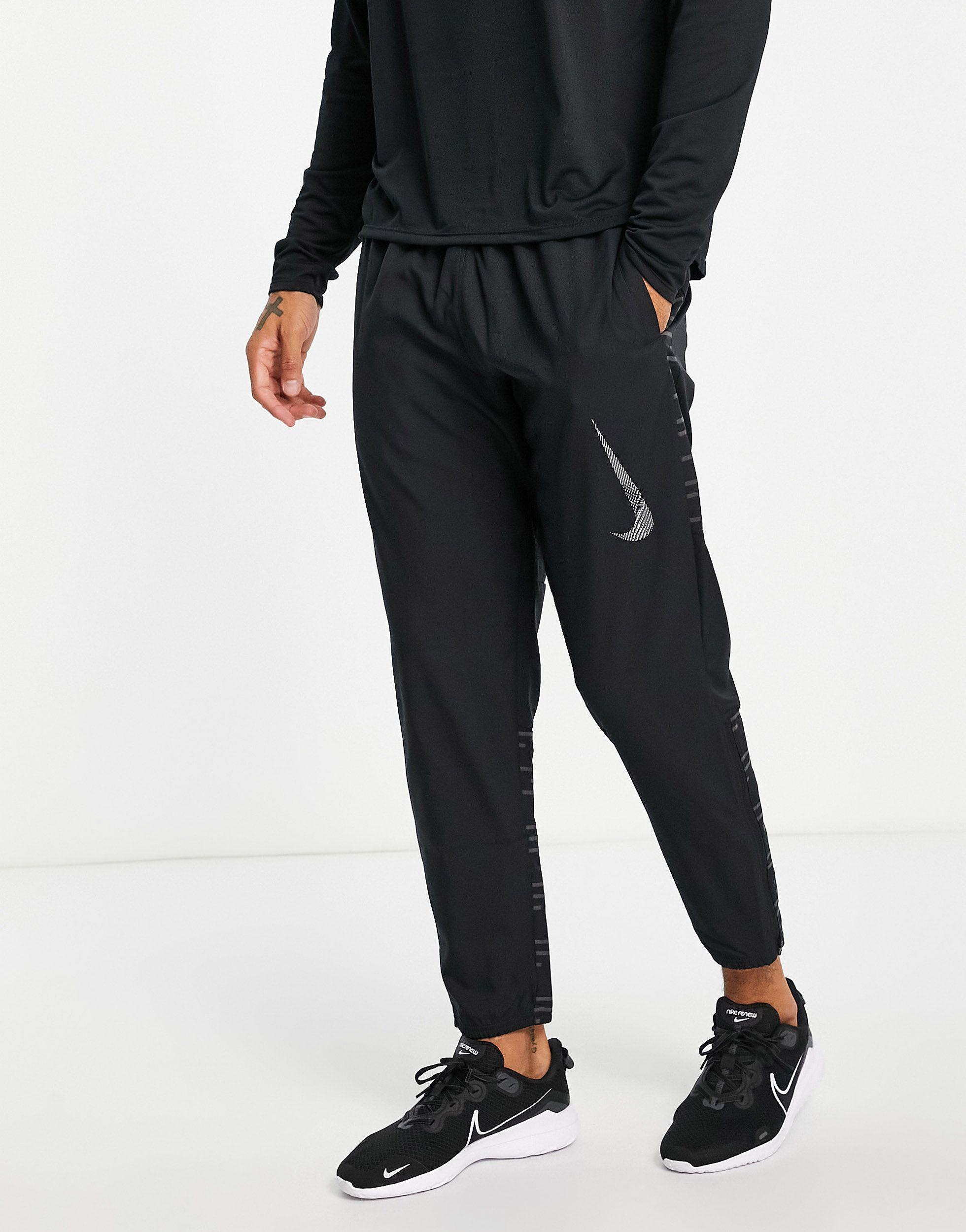 Nike Run Division Challenger Flash Woven jogger in Black for Men Lyst UK