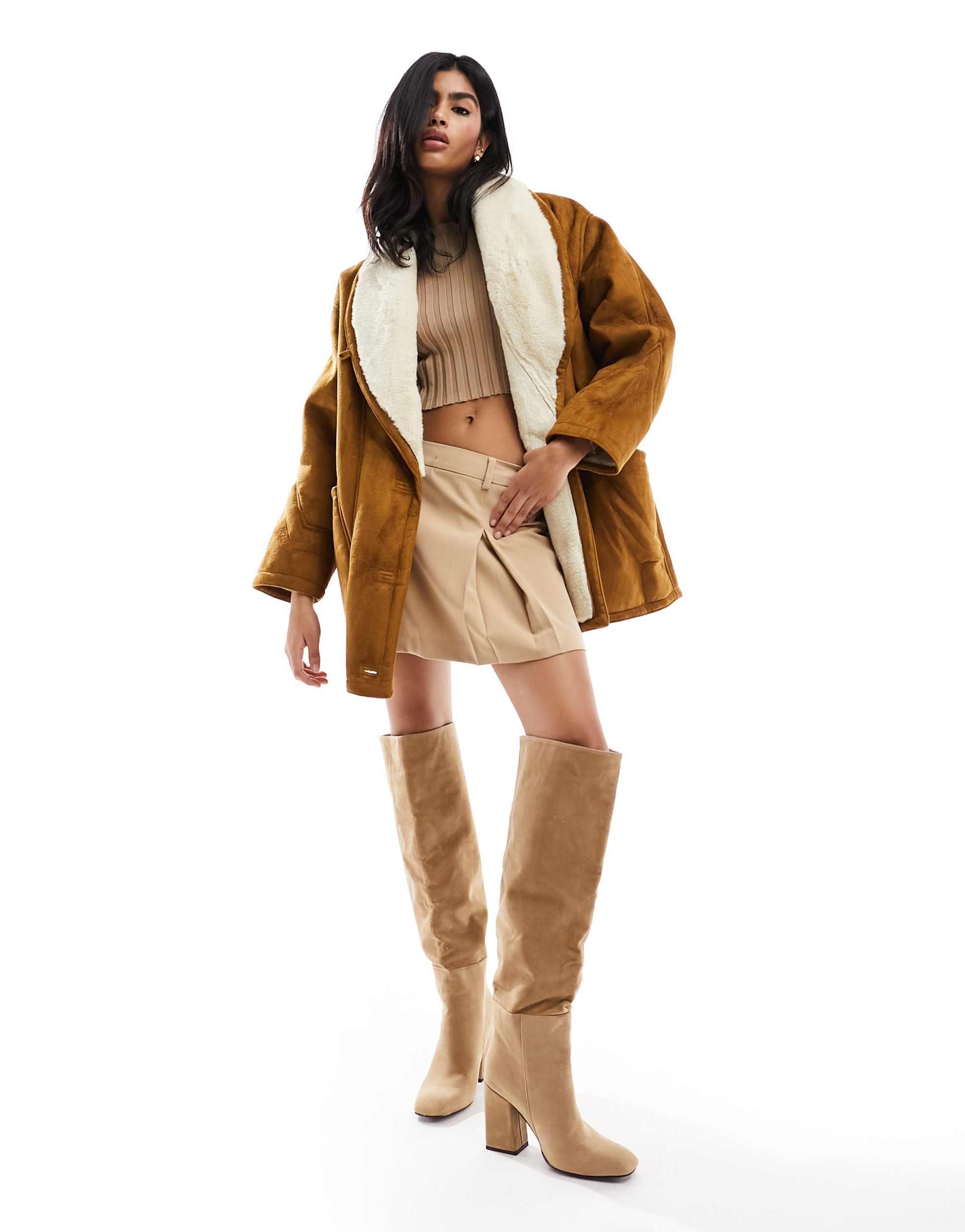 Manteau imitation daim avec detail en shearling marron tabac Pull Bear en coloris Blanc Lyst