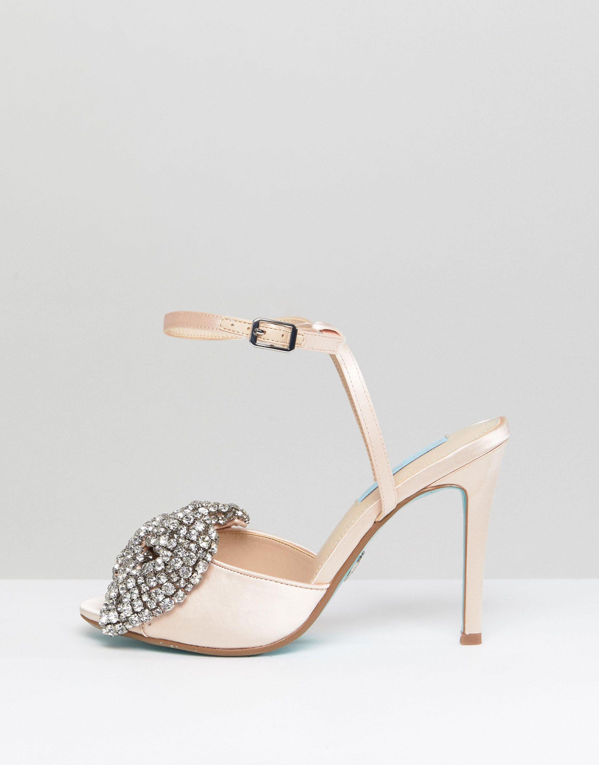 Betsey Johnson Blue By Betsy Johnson Heidi Hochzeit Sandalen aus Satin mit Schleife und Absatz in Mettallic Lyst DE