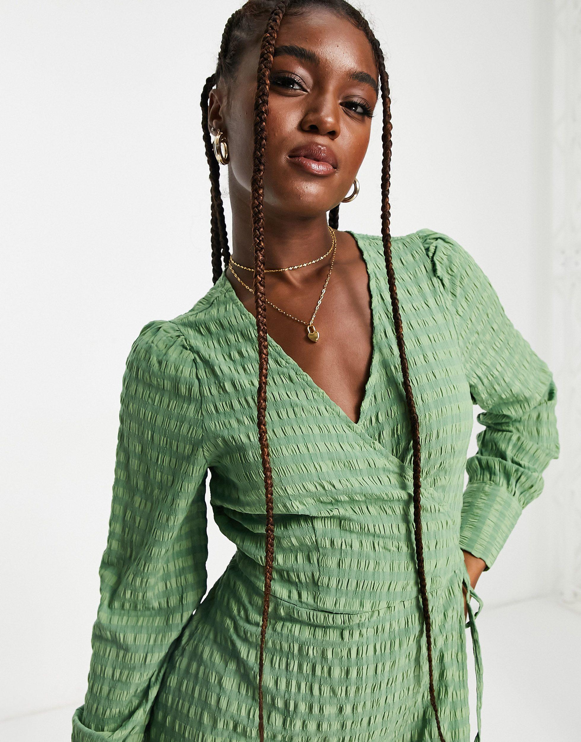 Vero Moda Textured Wrap Midi Dress in Green | Lyst