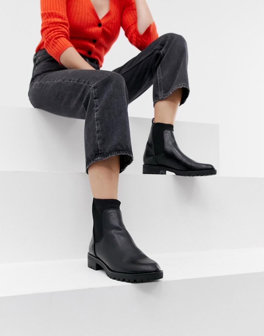 stradivarius chunky chelsea boots in black