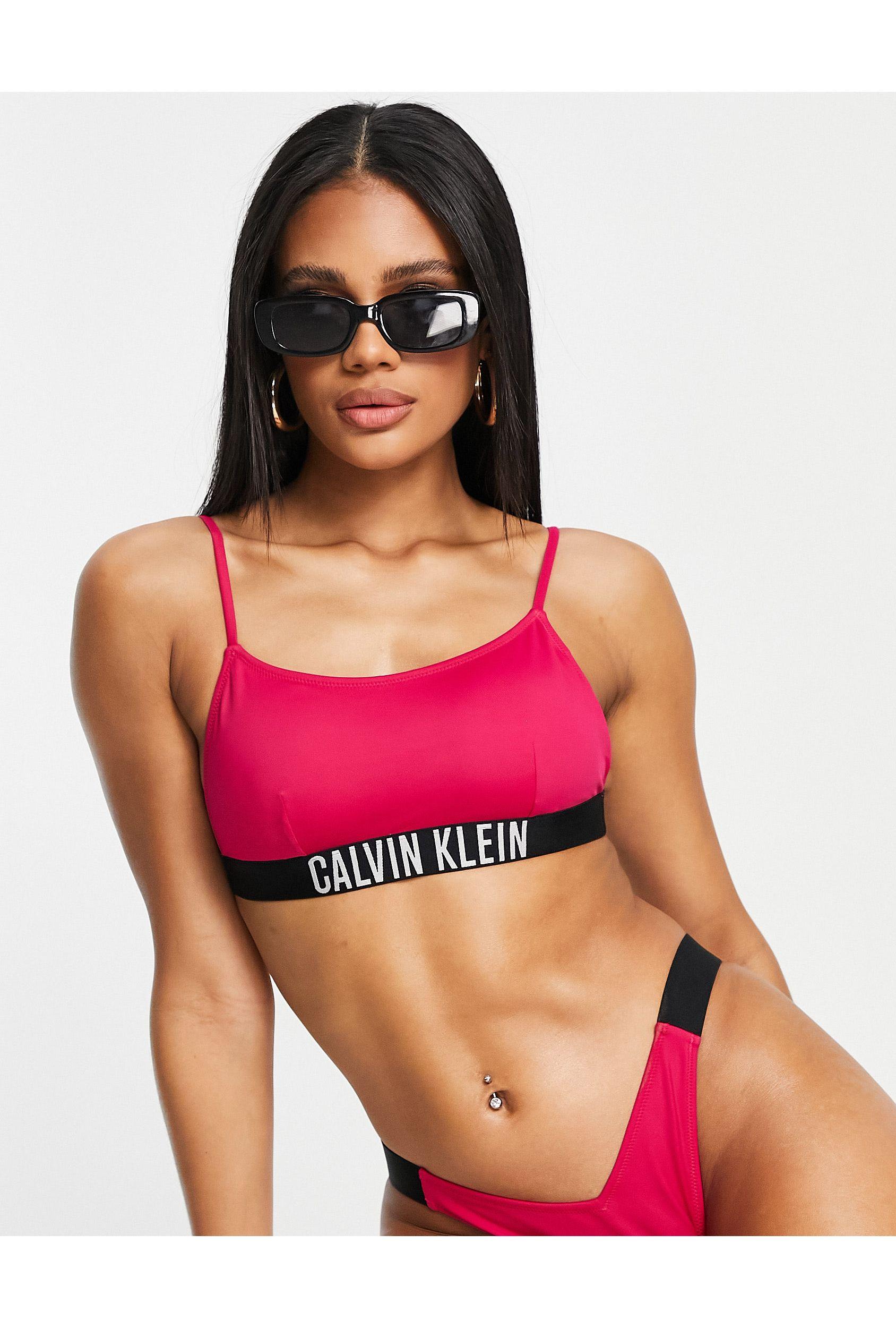 sopa para Lustre Calvin Klein Logo Bralette Bikini Top in Red | Lyst