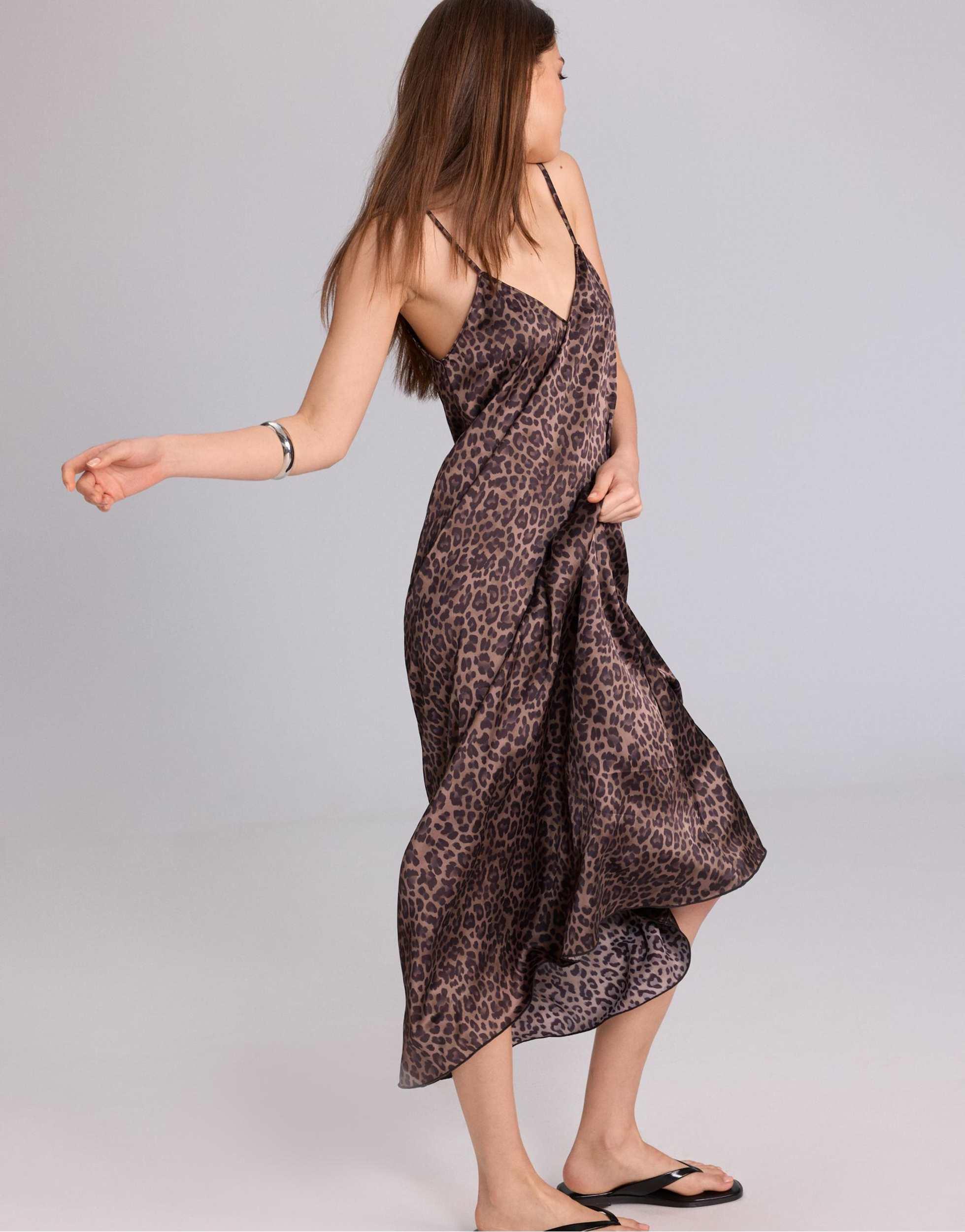 Robe Empire Longue Stradivarius – Noire, Taille 36 (EU), Style Décontracté