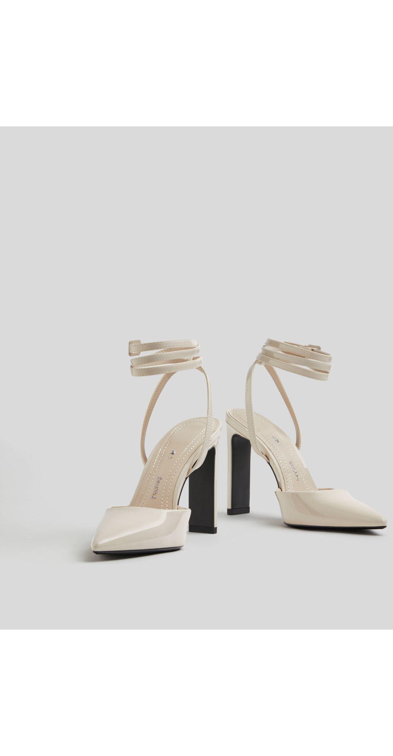 Chaussures pointues à talon avec bride cheville - écru Bershka en coloris  Blanc | Lyst