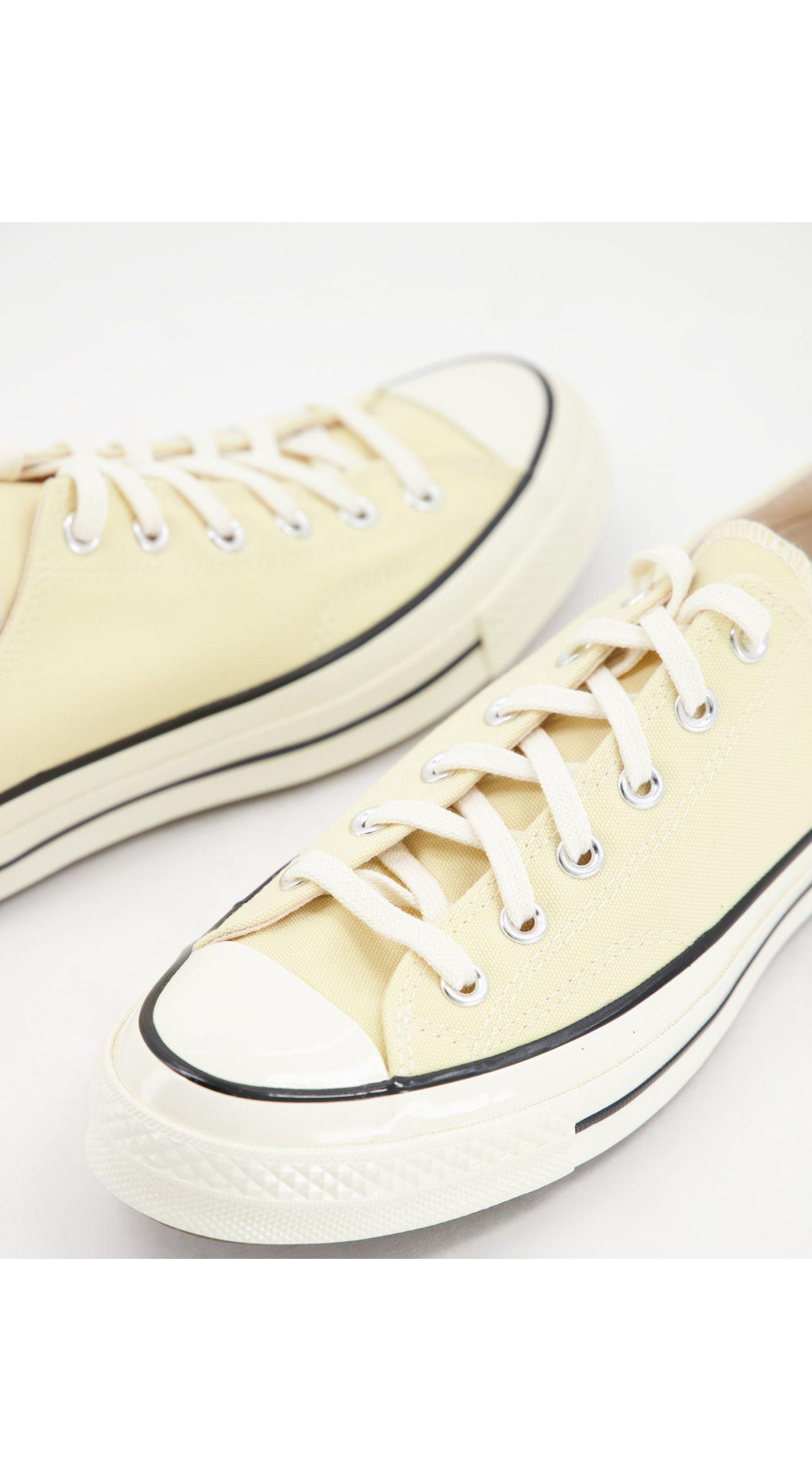 converse amarillo pastel