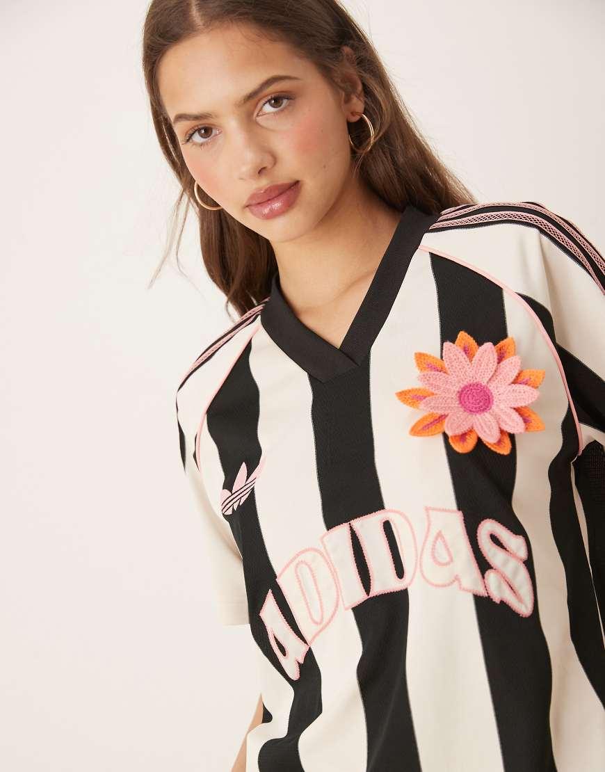 Camiseta Negra Y Blanca A Rayas Extragrande De Estilo Fútbol De