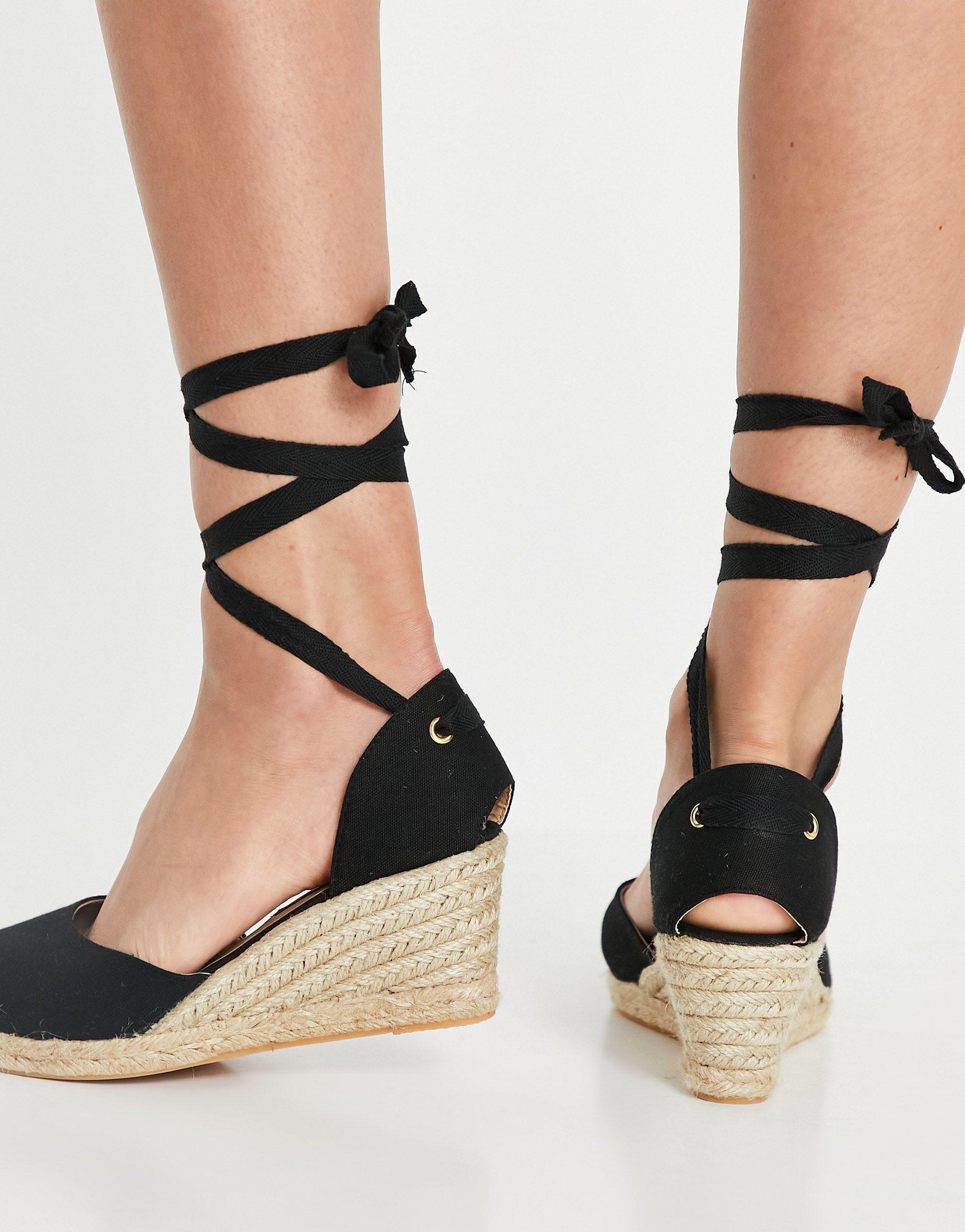 zeppe nere con lacci