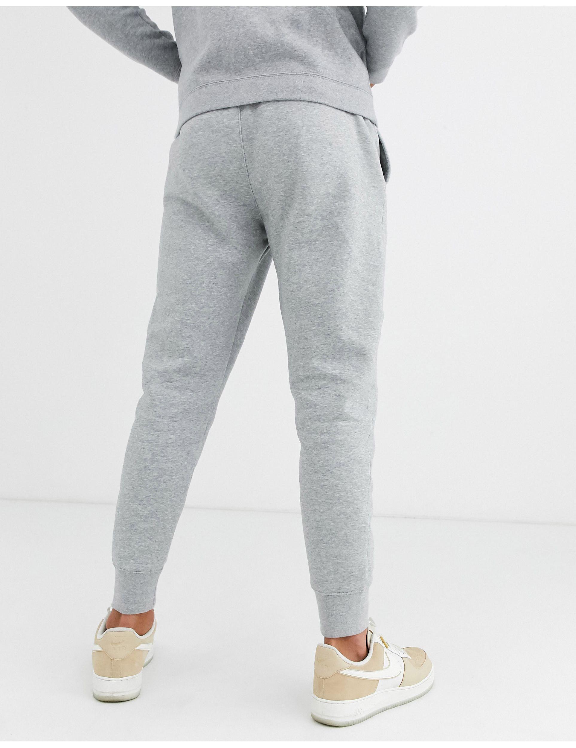 nike club cuffed cargo sweatpants in dark gray