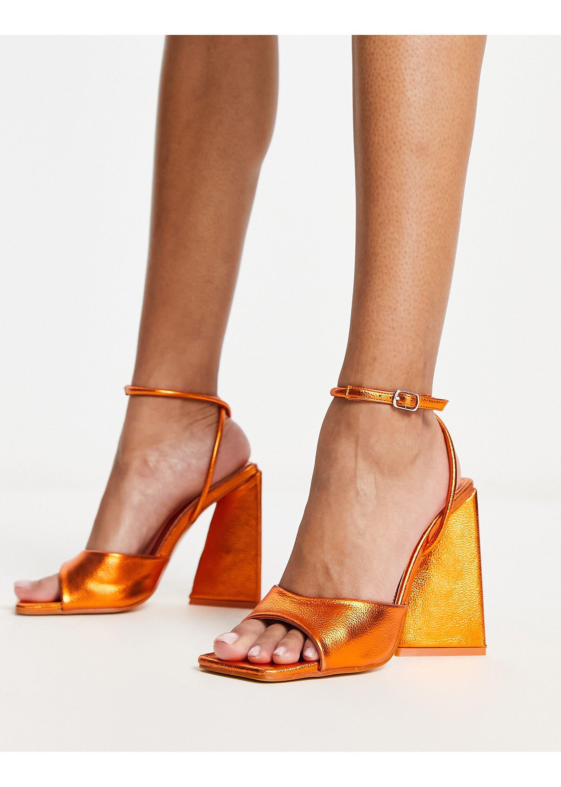 Eagle - sandali con tacco triangolare arancione metallizzato di Public  Desire in Arancione | Lyst