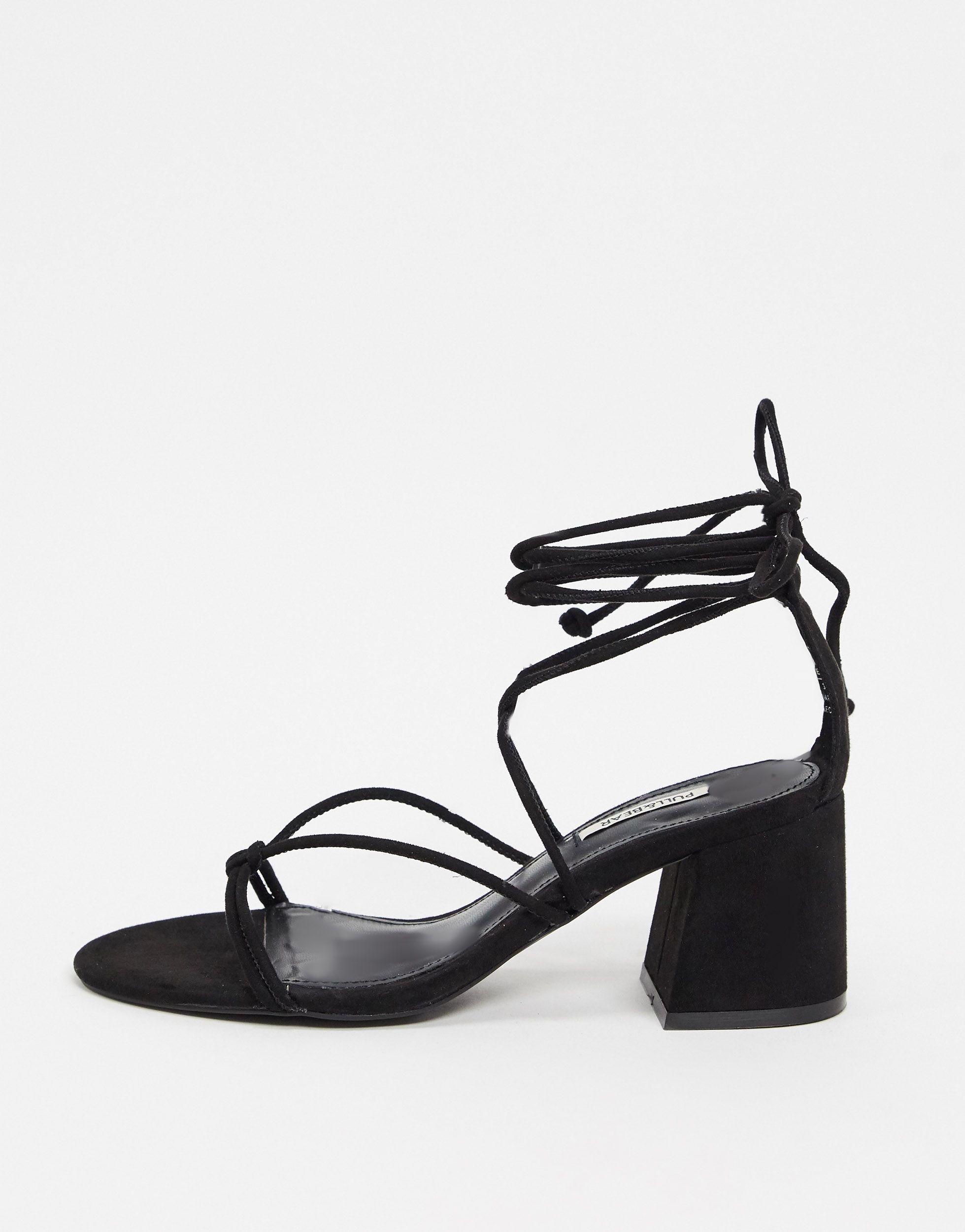 Pull\u0026Bear Sandalen Met Bandjes En Halfhoge Hak in het Zwart | Lyst NL