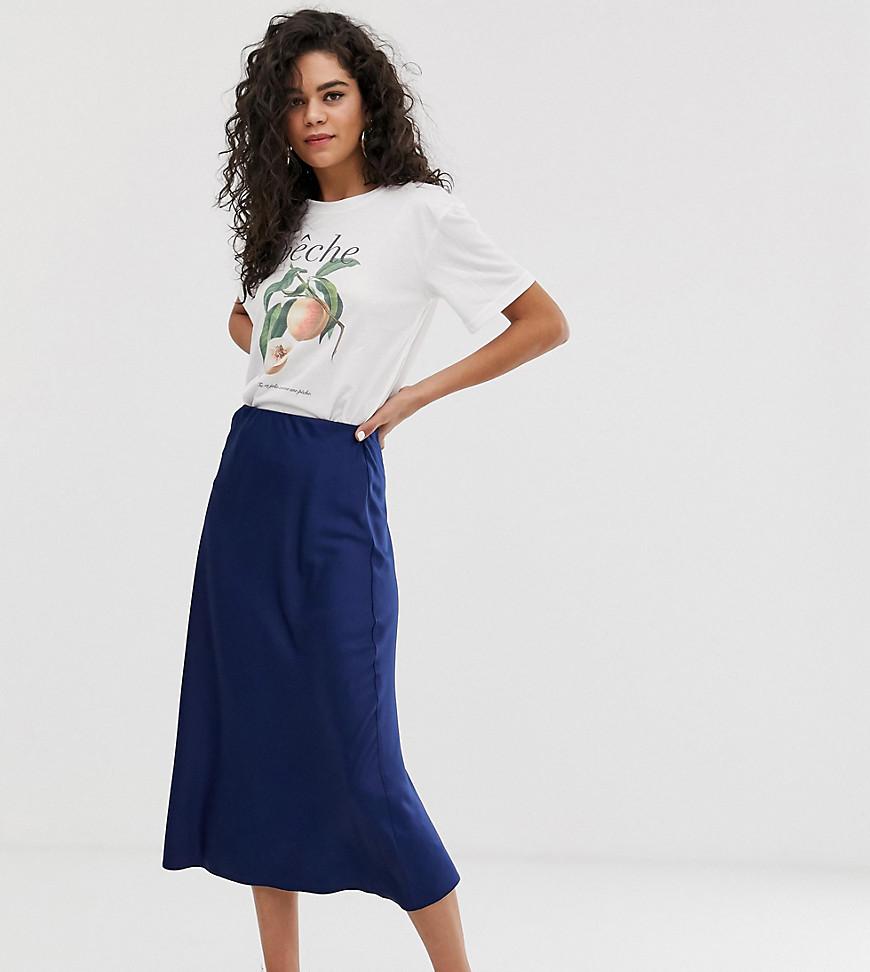 what goes with white midi skirt