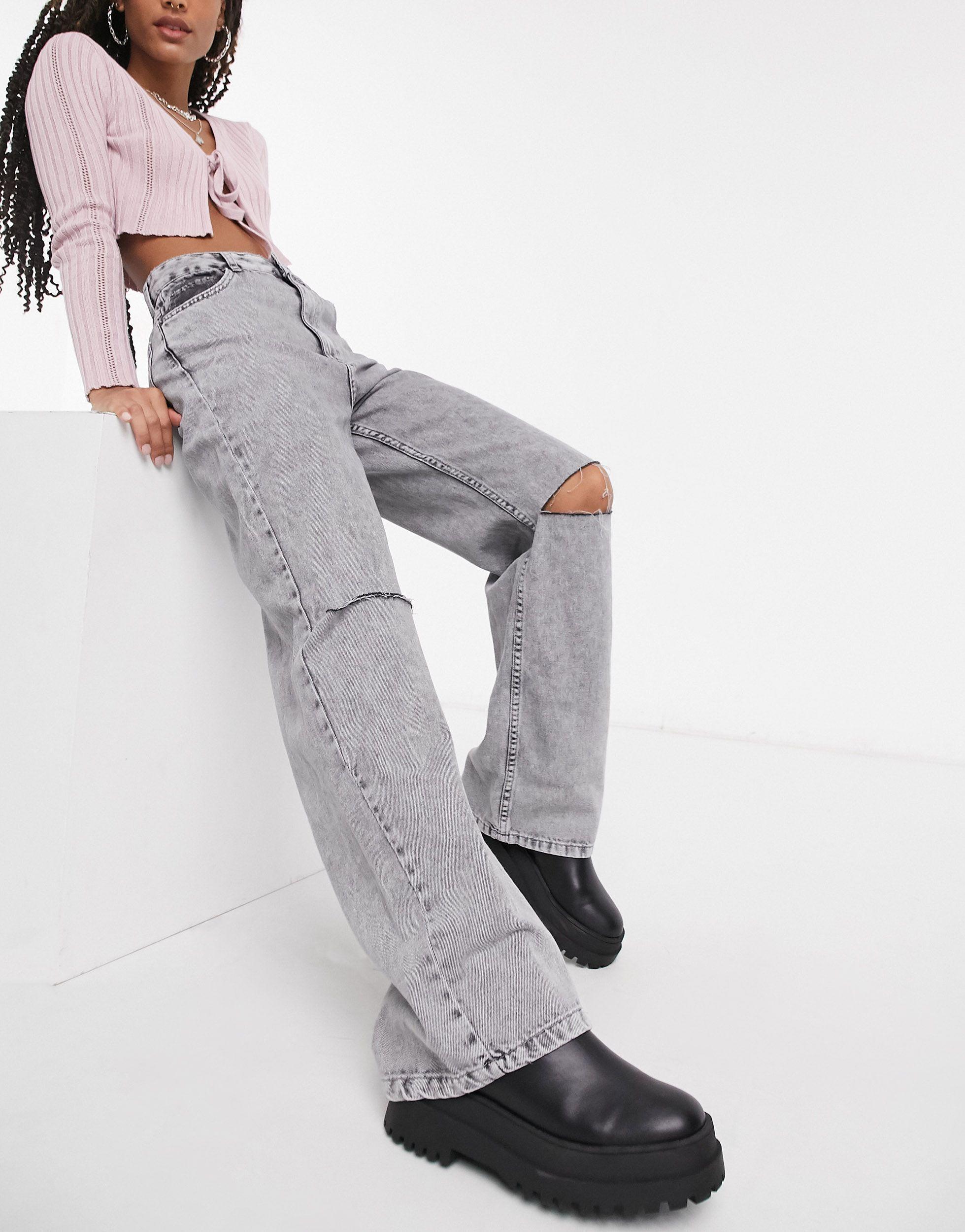 Bershka Denim 90s Jeans Met Wijde Pijpen En Gescheurde Knieën in het Grijs  | Lyst NL