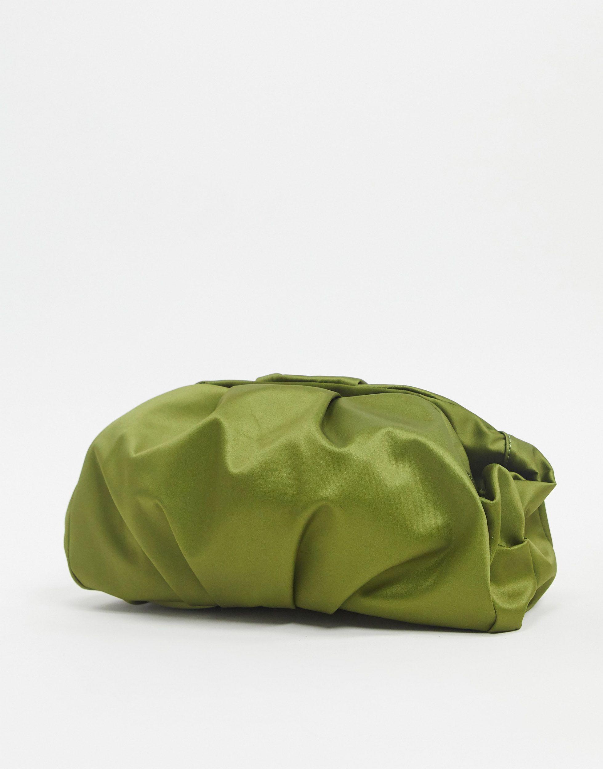 ASOS Olivgrune Oversize Clutch aus Satin mit Raffung in Grun Lyst DE