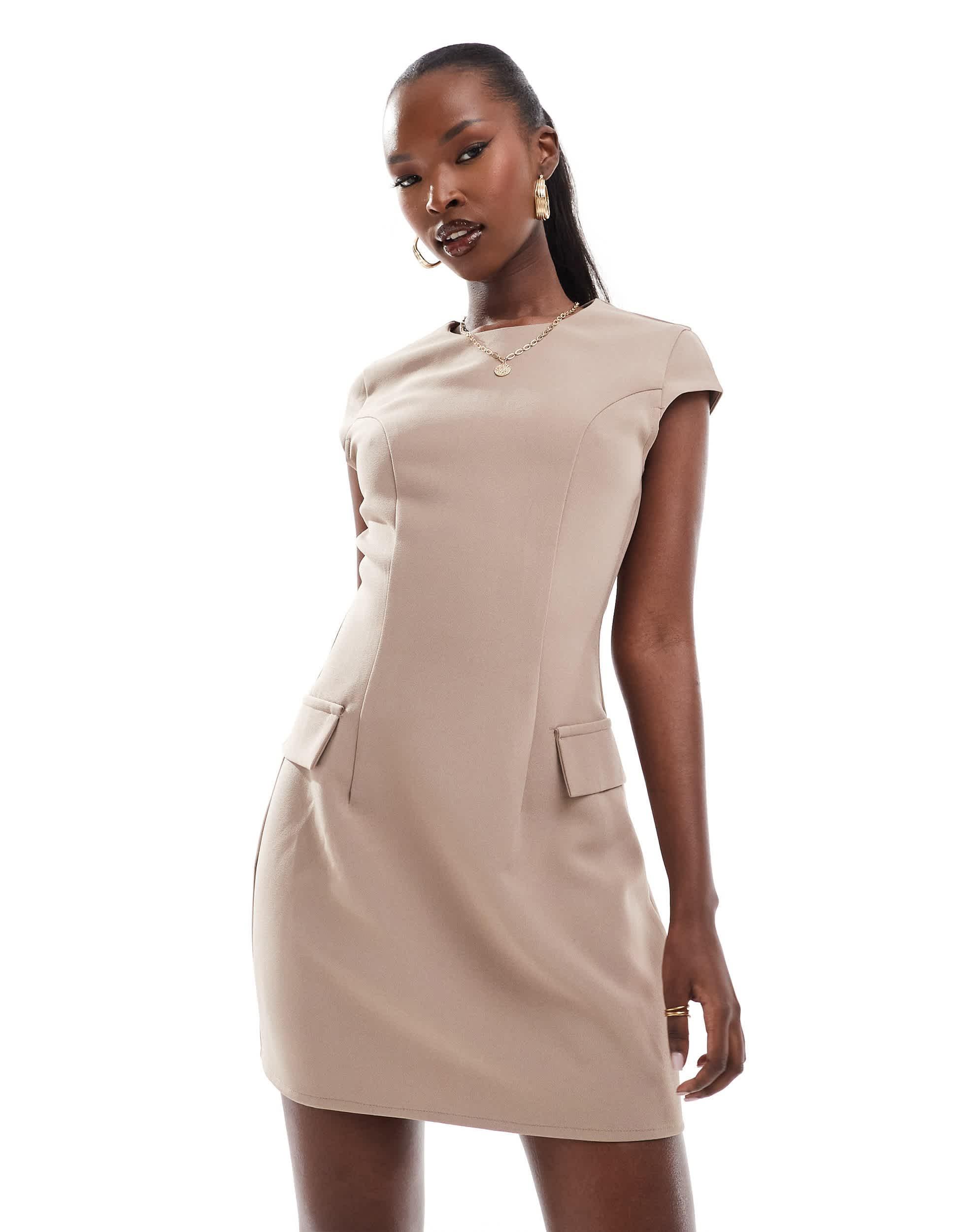 Robe courte ajustee avec mancherons et poches taupe Kaiia en coloris Neutre Lyst