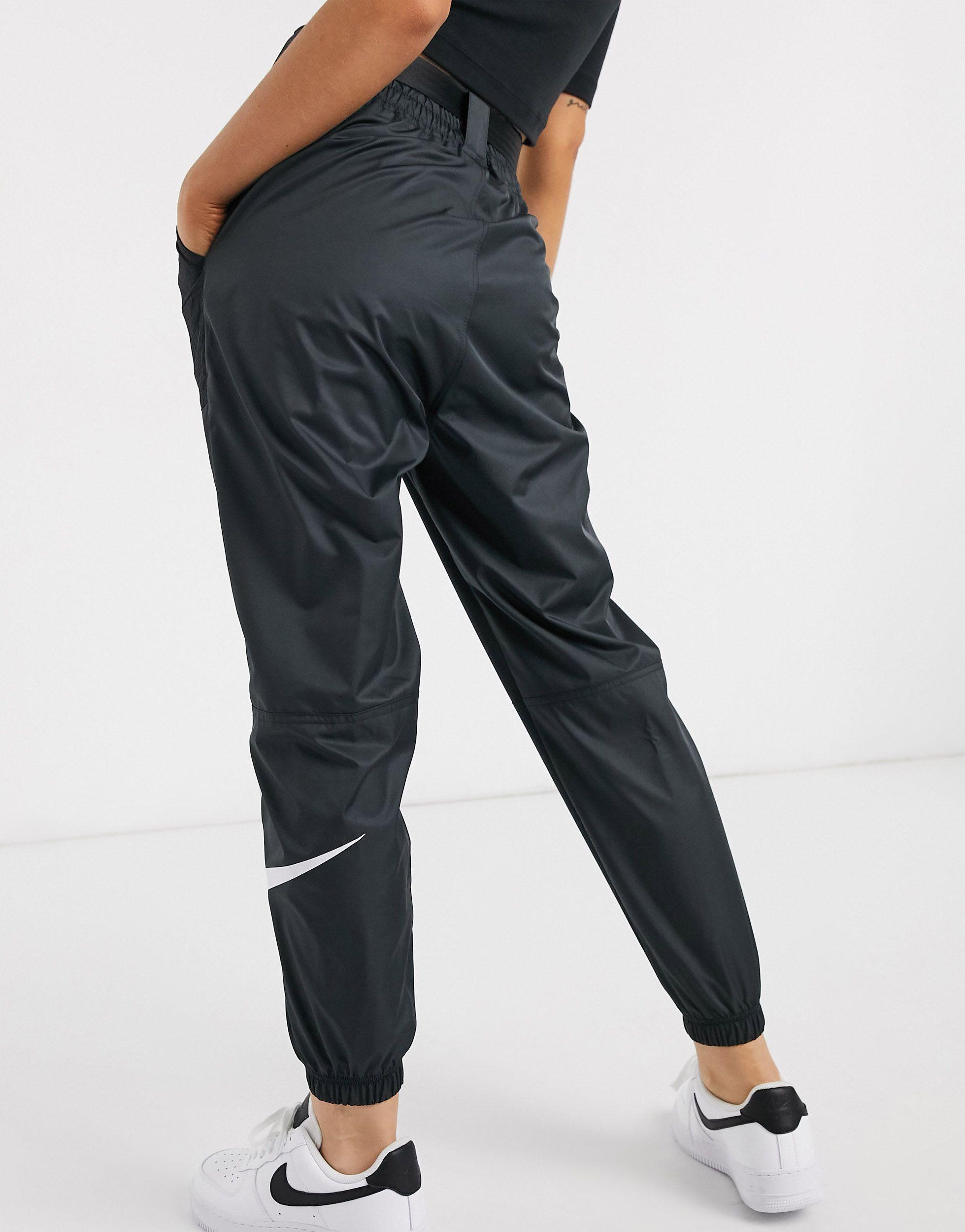 Nike Swoosh Cargo Pants in Black | Lyst