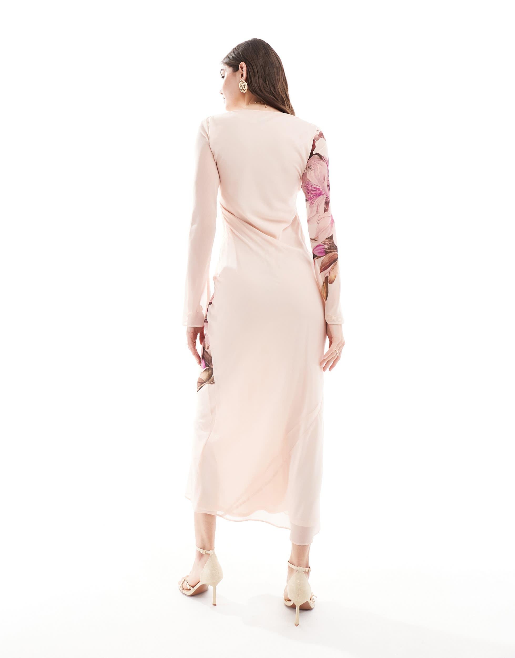 Robe longue à fleurs avec manches longues crème et rose ASOS en