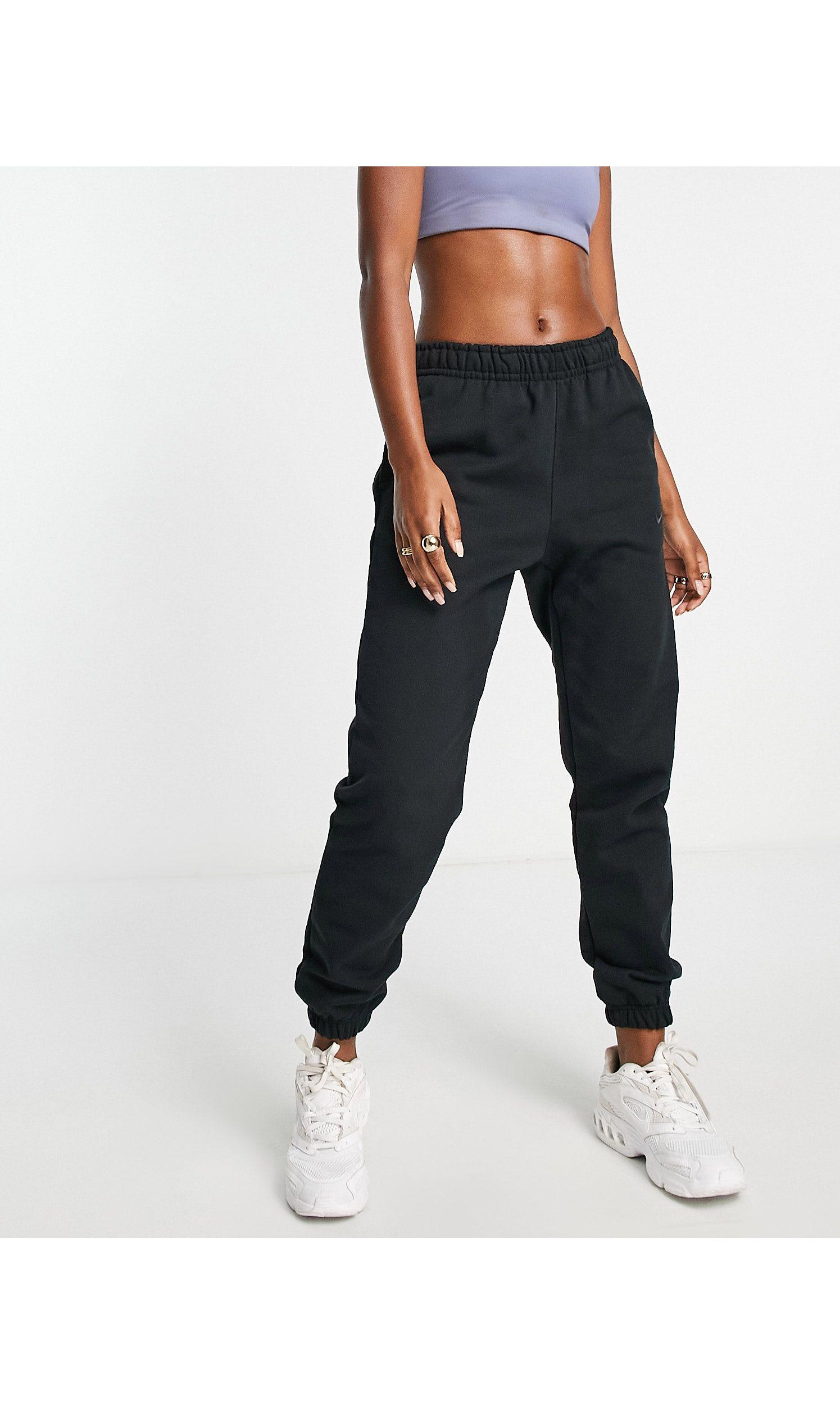 Nike Unisex Cuffed Fleece joggers in Black | Lyst UK