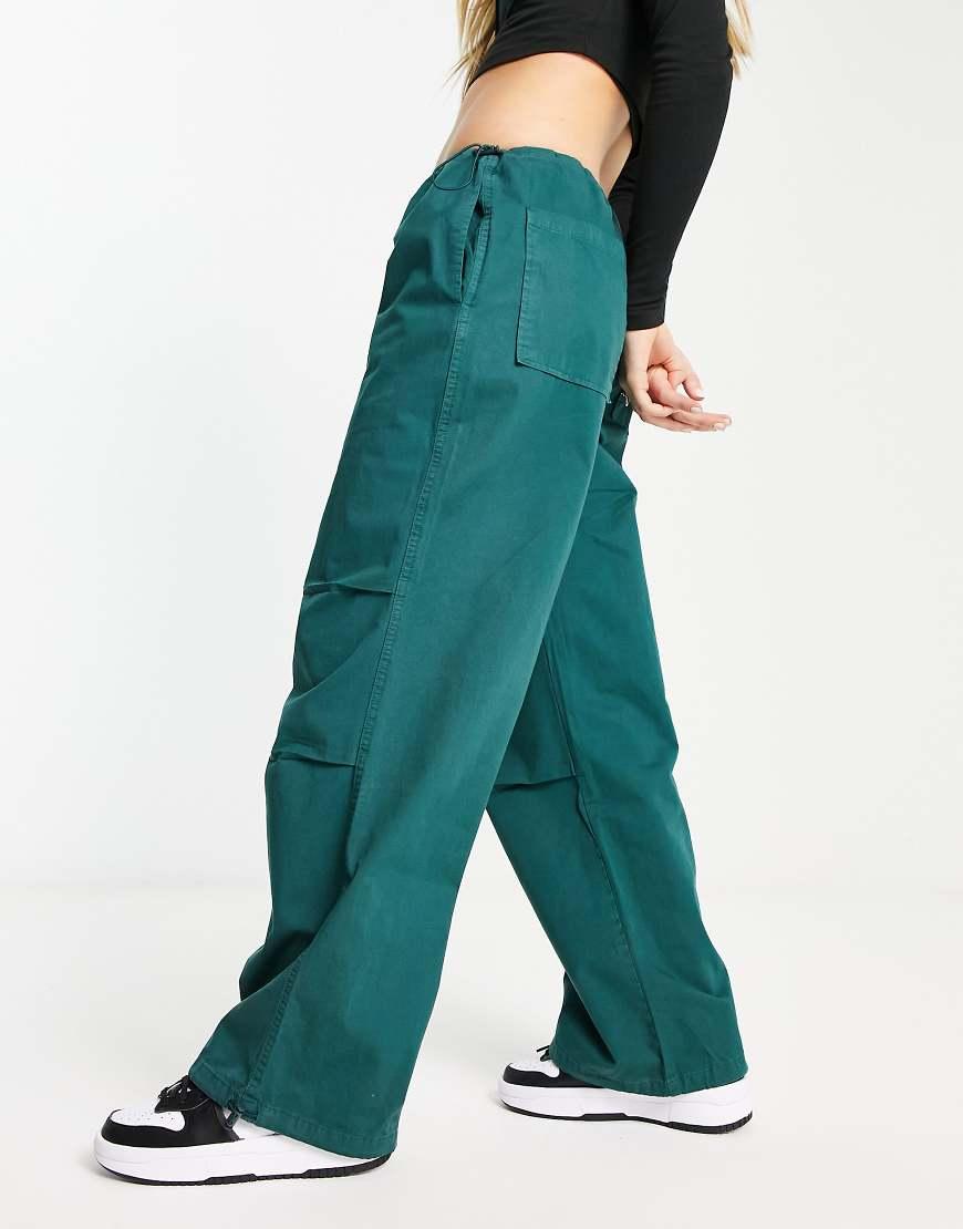 Pantaloni Verde Stradivarius da donna Lyst