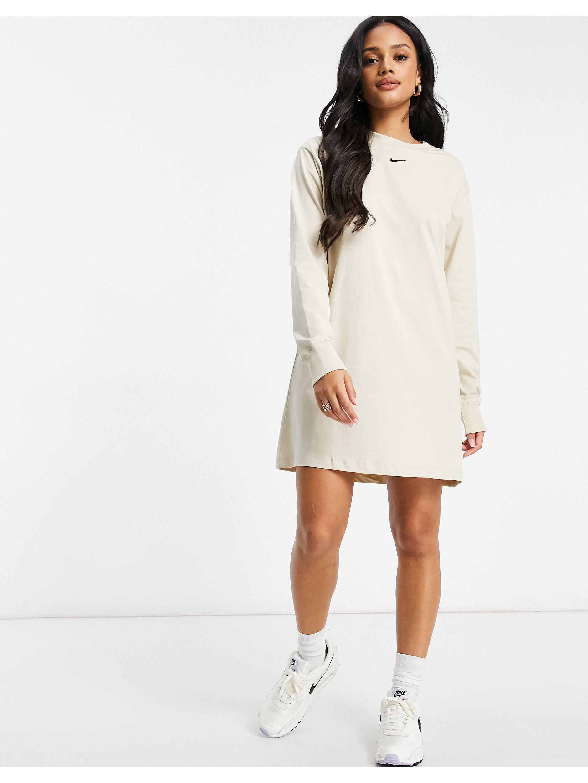 Nike mini swoosh hotsell t shirt dress