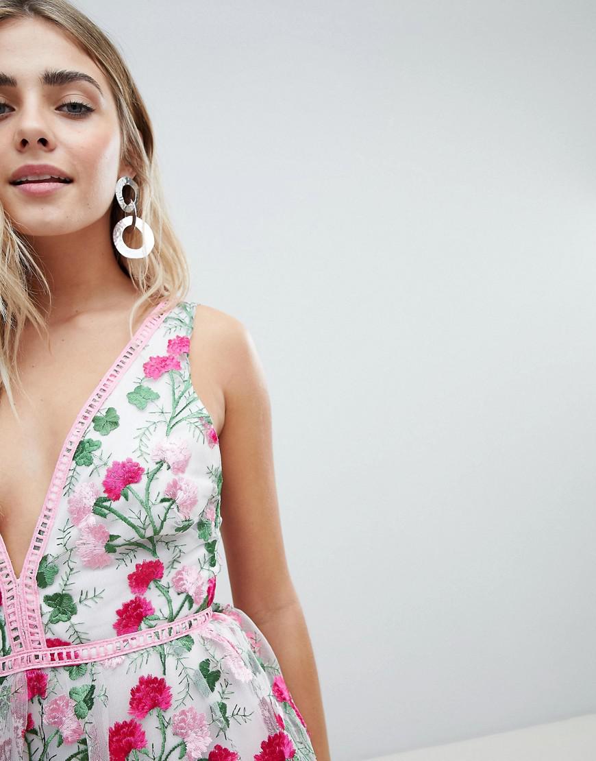 Missguided Premium Rose Embroidered Tiered Midi Dress 2024 www.horepnicko.cz