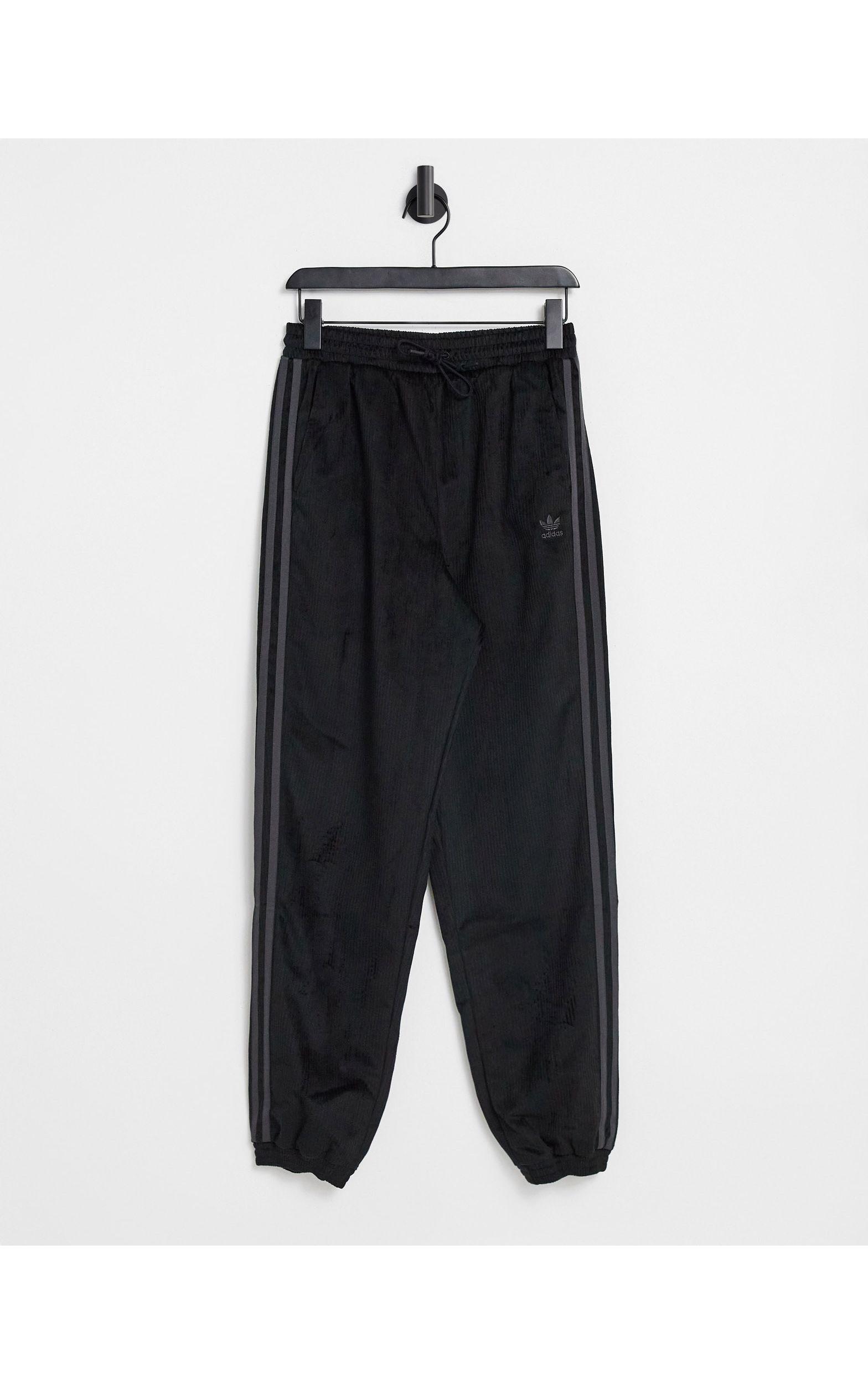adidas Originals Comfy Cords - joggingbroek Met Elastische Boord Van  Fluwelen Corduroy in het Zwart - Lyst