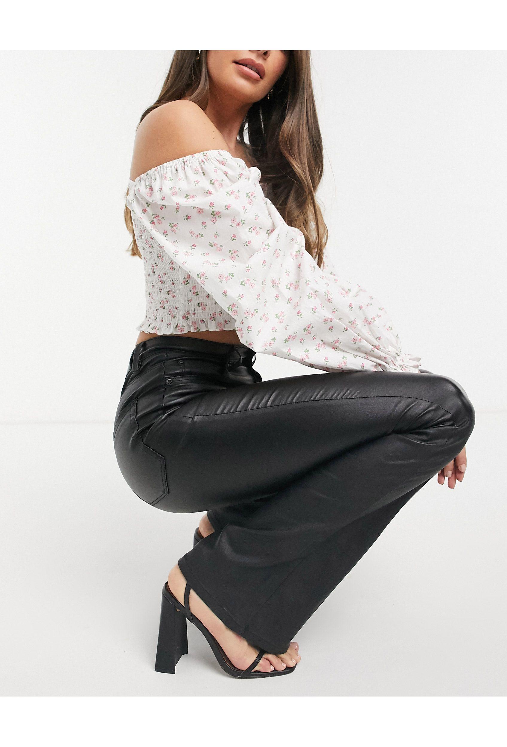 Pantaloni a zampa spalmati neriStradivarius in Materiale sintetico di  colore Nero | Lyst