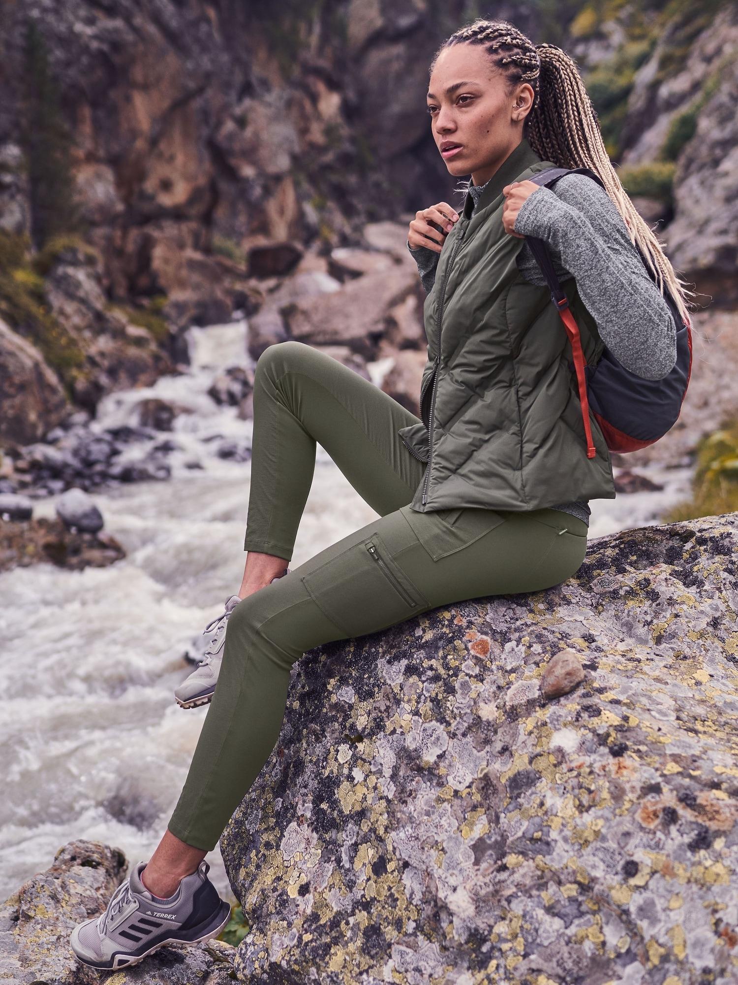 Athleta Headlands Hybrid Cargo Tight in 